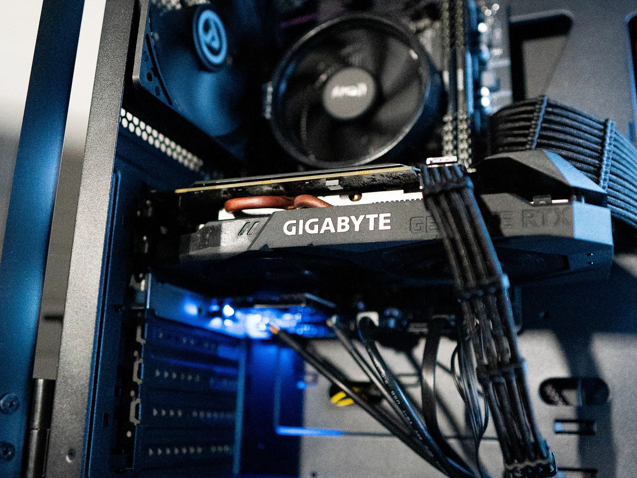⚫⚪ | RTX 2060 OC | RYZEN 5 3500X | 16GB DDR4 RAM | 256GB NVME SSD + 500GB HDD | Stealth Achiever