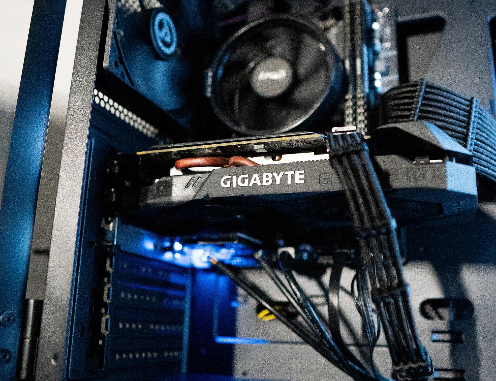 ⚫⚪ | RTX 2060 OC | RYZEN 5 3500X | 16GB DDR4 RAM | 256GB NVME SSD + 500GB HDD | Stealth Achiever