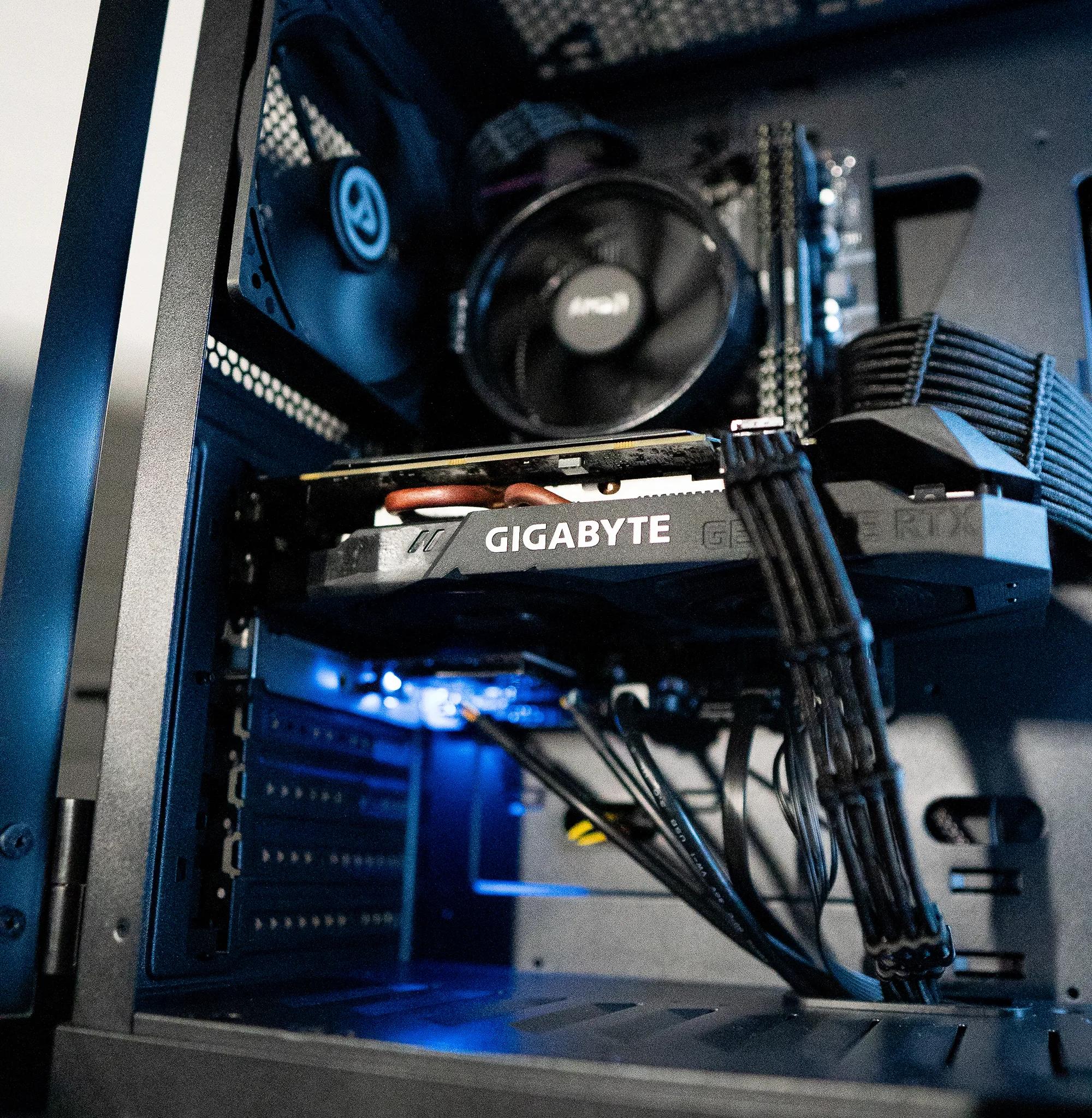 ⚫⚪ | RTX 2060 OC | RYZEN 5 3500X | 16GB DDR4 RAM | 256GB NVME SSD + 500GB HDD | Stealth Achiever
