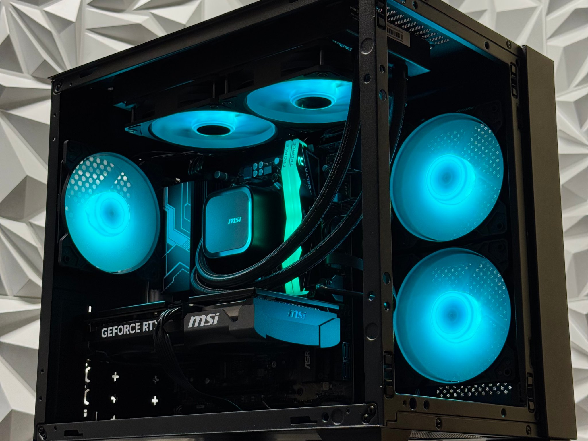 RTX 5060 Ti 16G / Ryzen 5 7600 / 16GB 6000MHz DDR5 / 1TB crucial ssd / windows 11 pro
