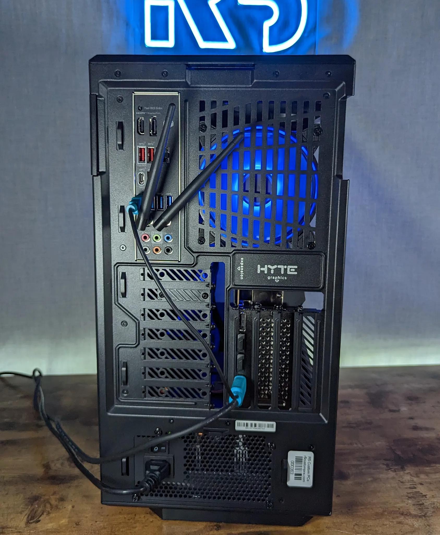RTX 4080 // Ryzen 9 7950x // 32GB 6000Mhz DDR5 // 2TB Samsung 980 Pro // WiFi