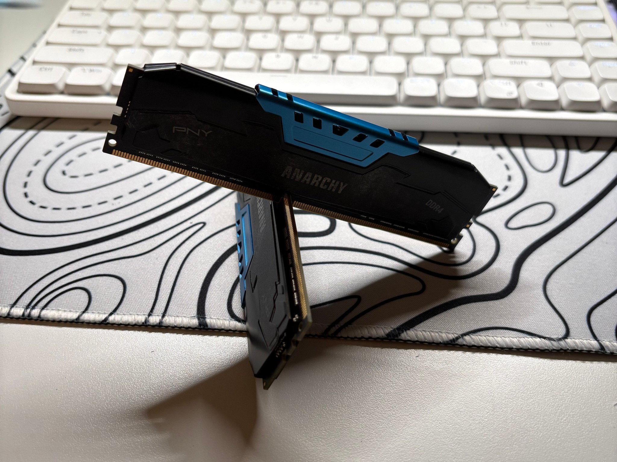 PNY Anarchy 16GB DDR4-2400 MHz CL15 (2x8) Blue
