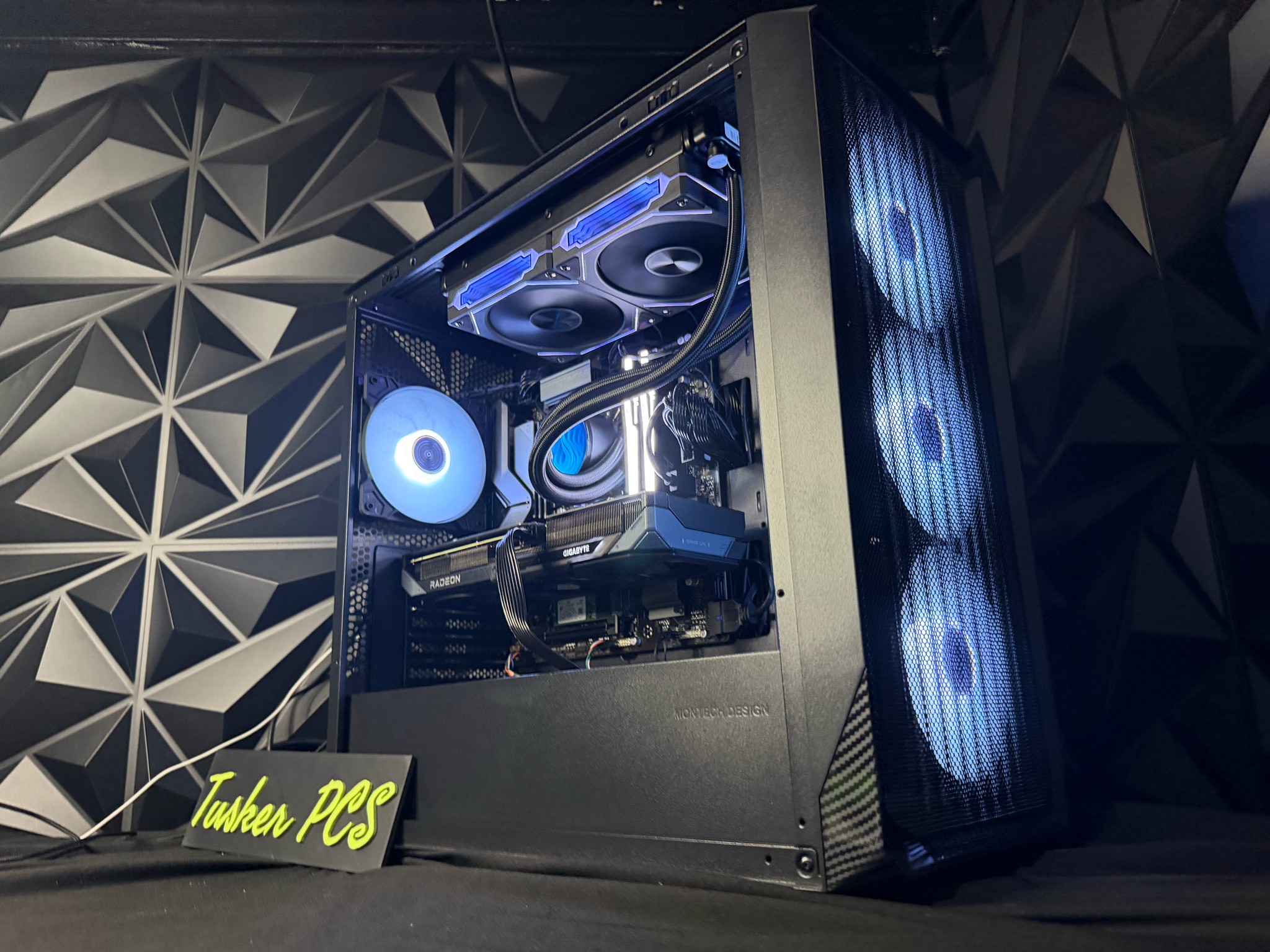 ⛈️🖤 DARK & STORMY 🖤⛈️ Ryzen 5 7600X| RX 9060XT| 16 GB RGB DDR5| 1.25 TB NVMe| 650W PSU
