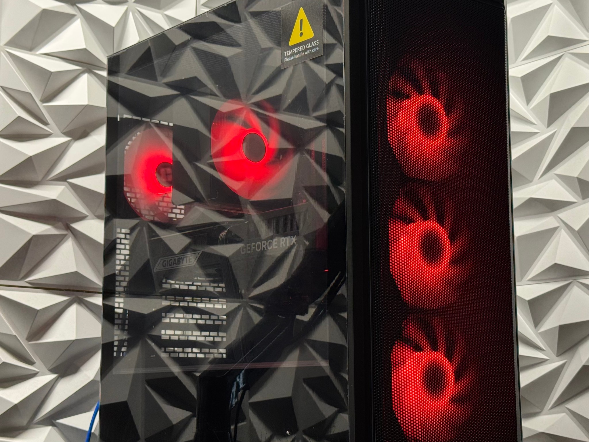 RTX 5070 Ti / Ryzen 7 7800X3D / 32GB DDR5 Ram / 1TB NVMe SSD / Gaming / Creator / Streaming