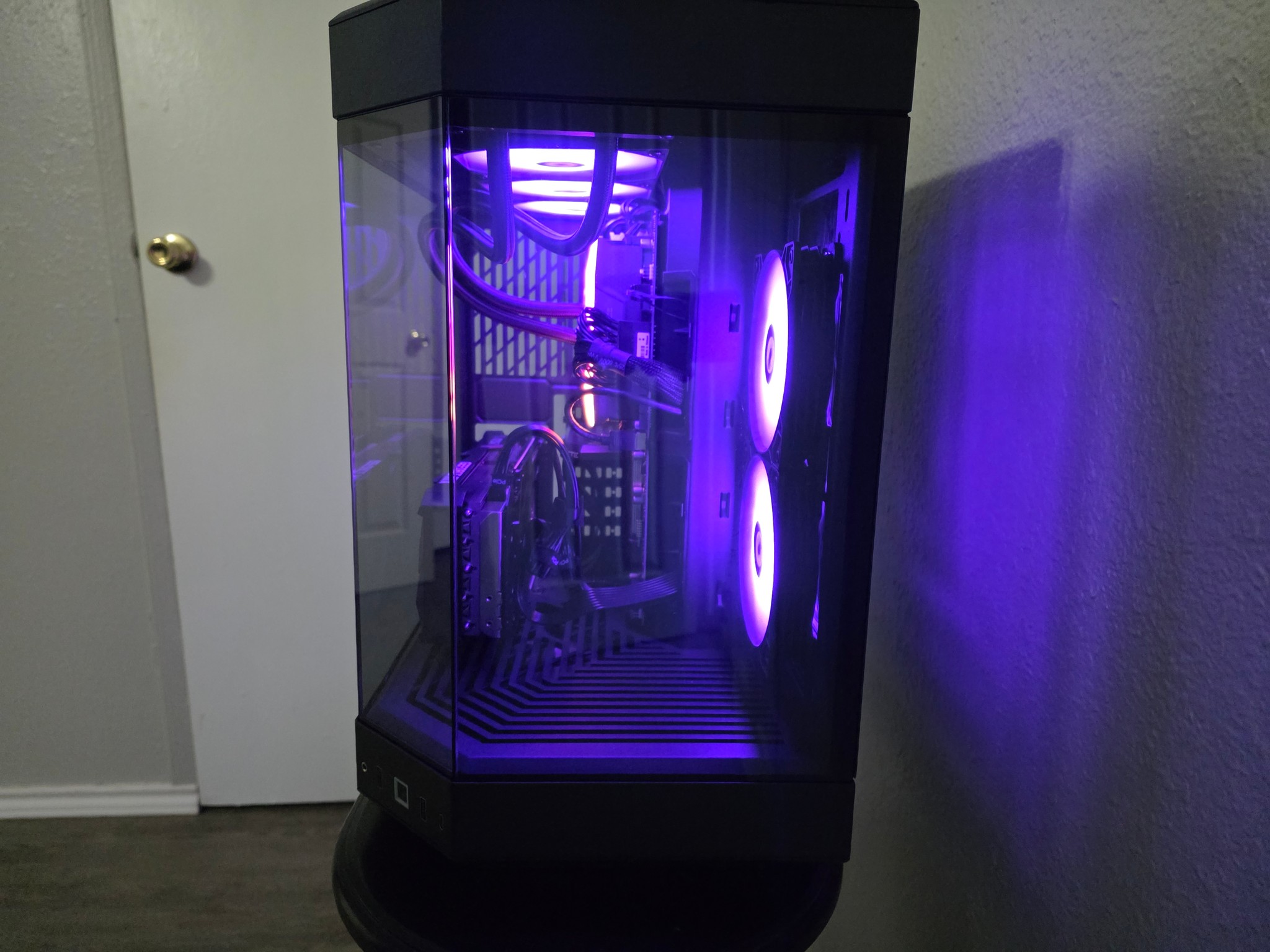 High-End RTX 3090 24GB / i9-14900K Gaming & AI PC – 96GB DDR5 – HYTE Y70
