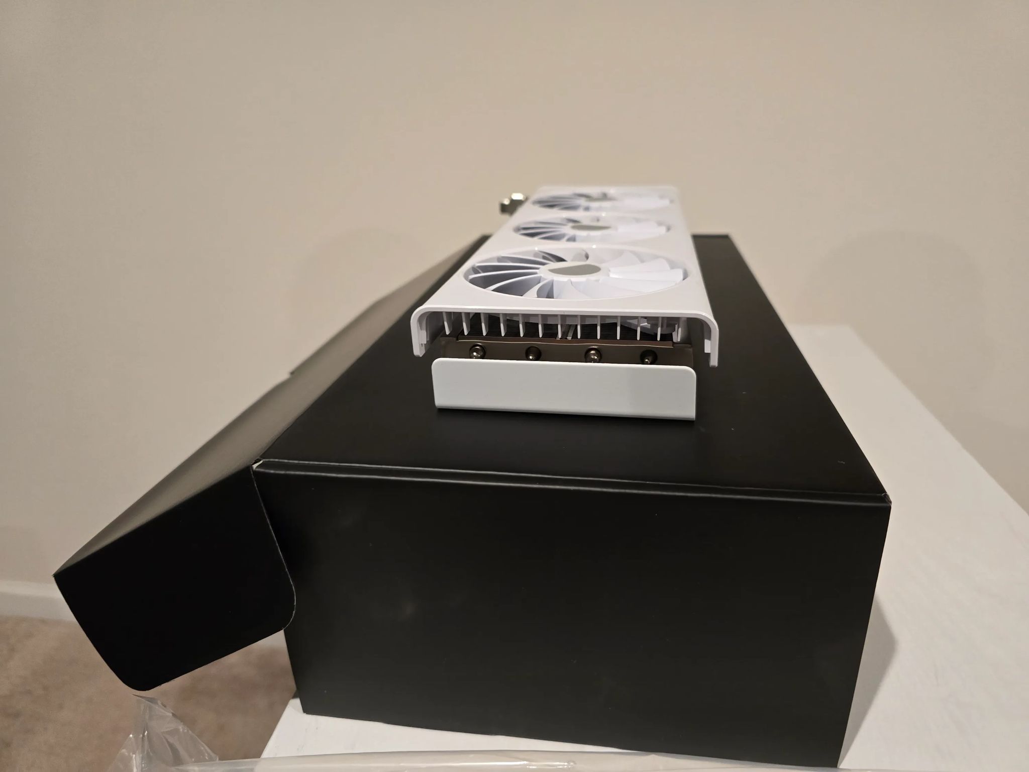 XFX Radeon RX 7800XT Quicksilver 319 White