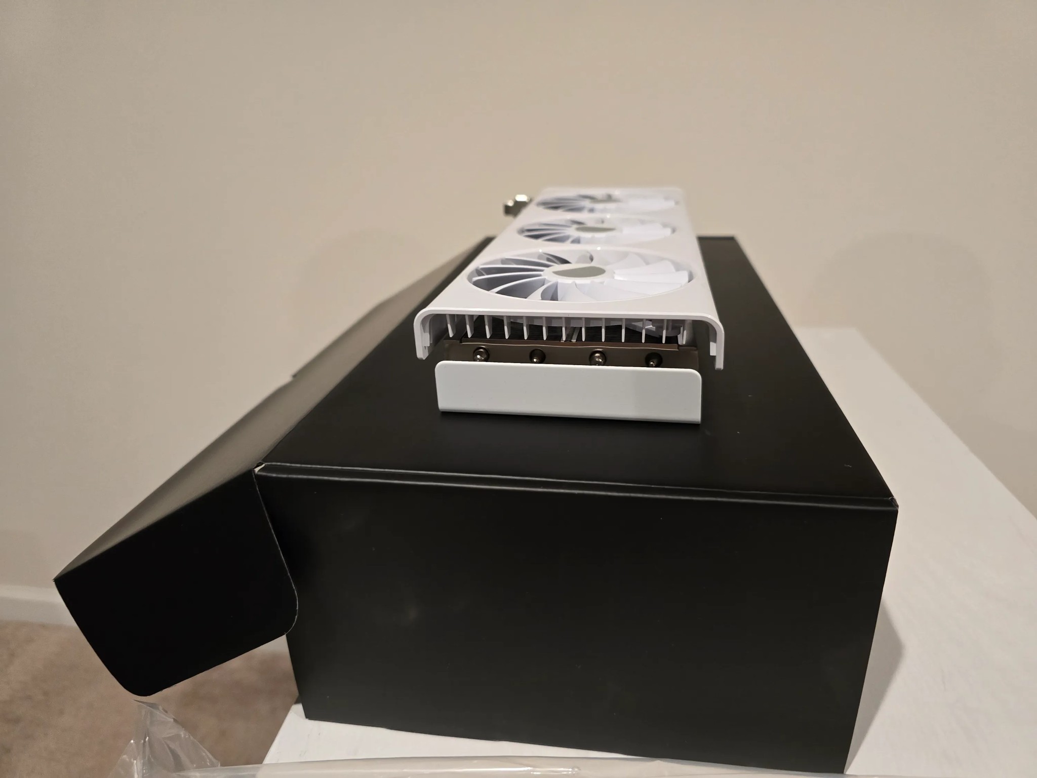 XFX Radeon RX 7800XT Quicksilver 319 White