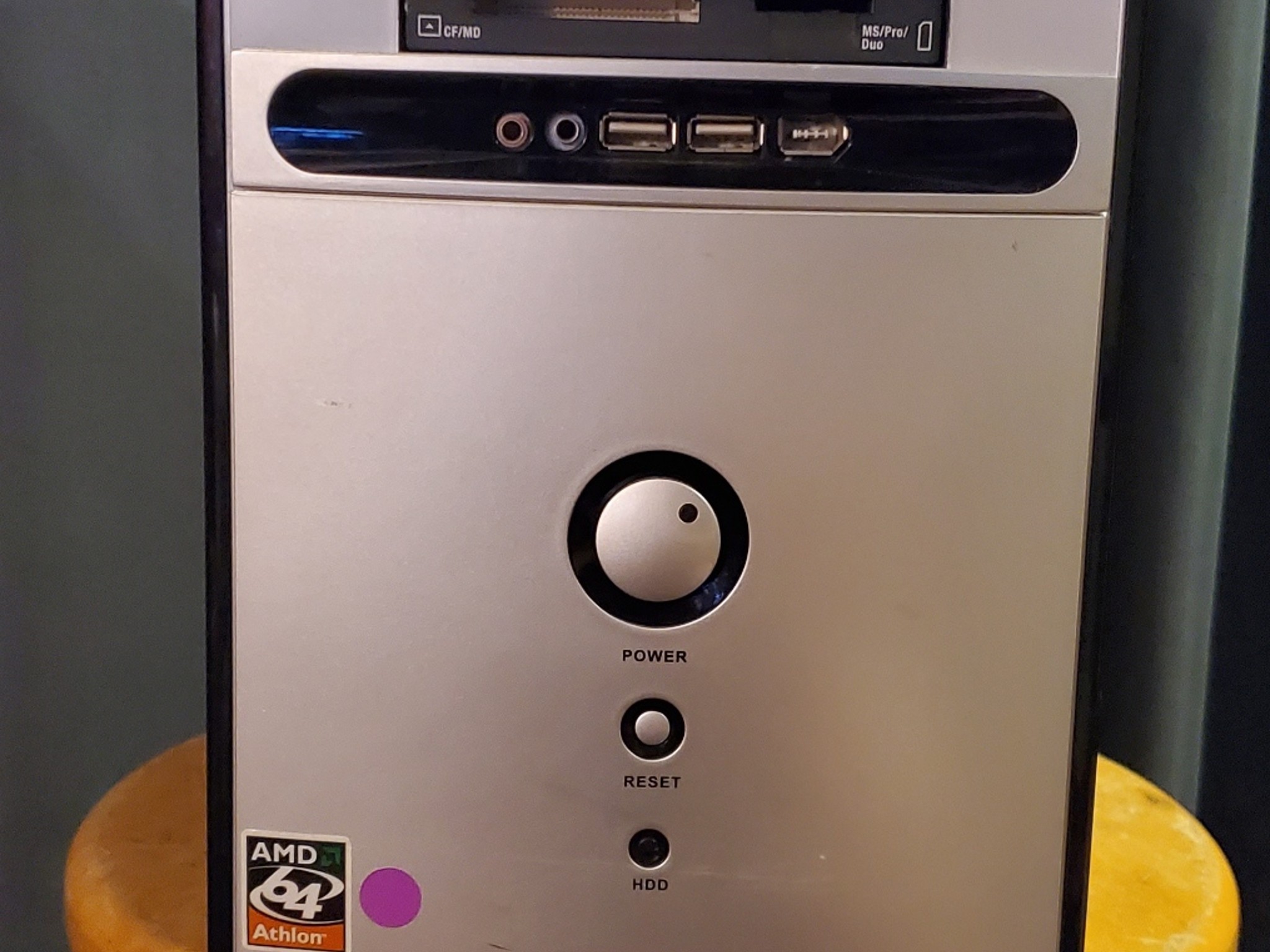 Retro Gaming PC - AMD Quad-Core / 8GB / Patriot SSD + 750GB / Win 7 Pro /