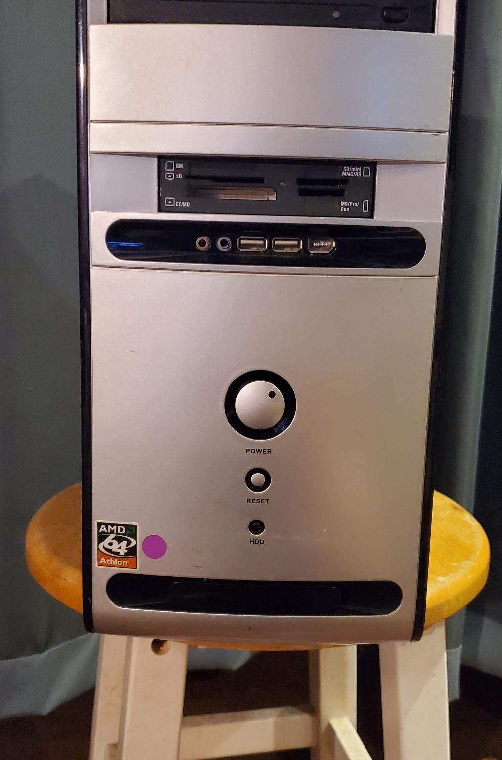 Retro Gaming PC - AMD Quad-Core / 8GB / Patriot SSD + 750GB / Win 7 Pro /