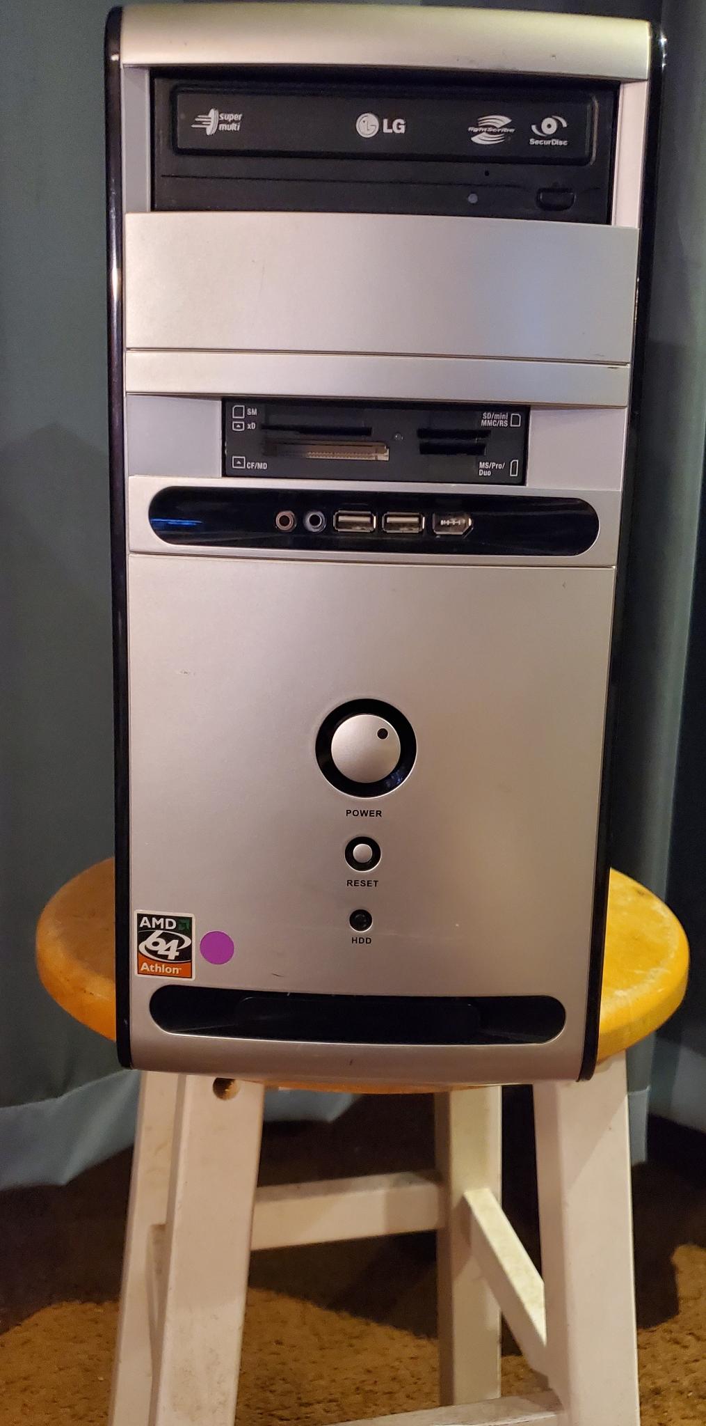 Retro Gaming PC - AMD Quad-Core / 8GB / Patriot SSD + 750GB / Win 7 Pro /