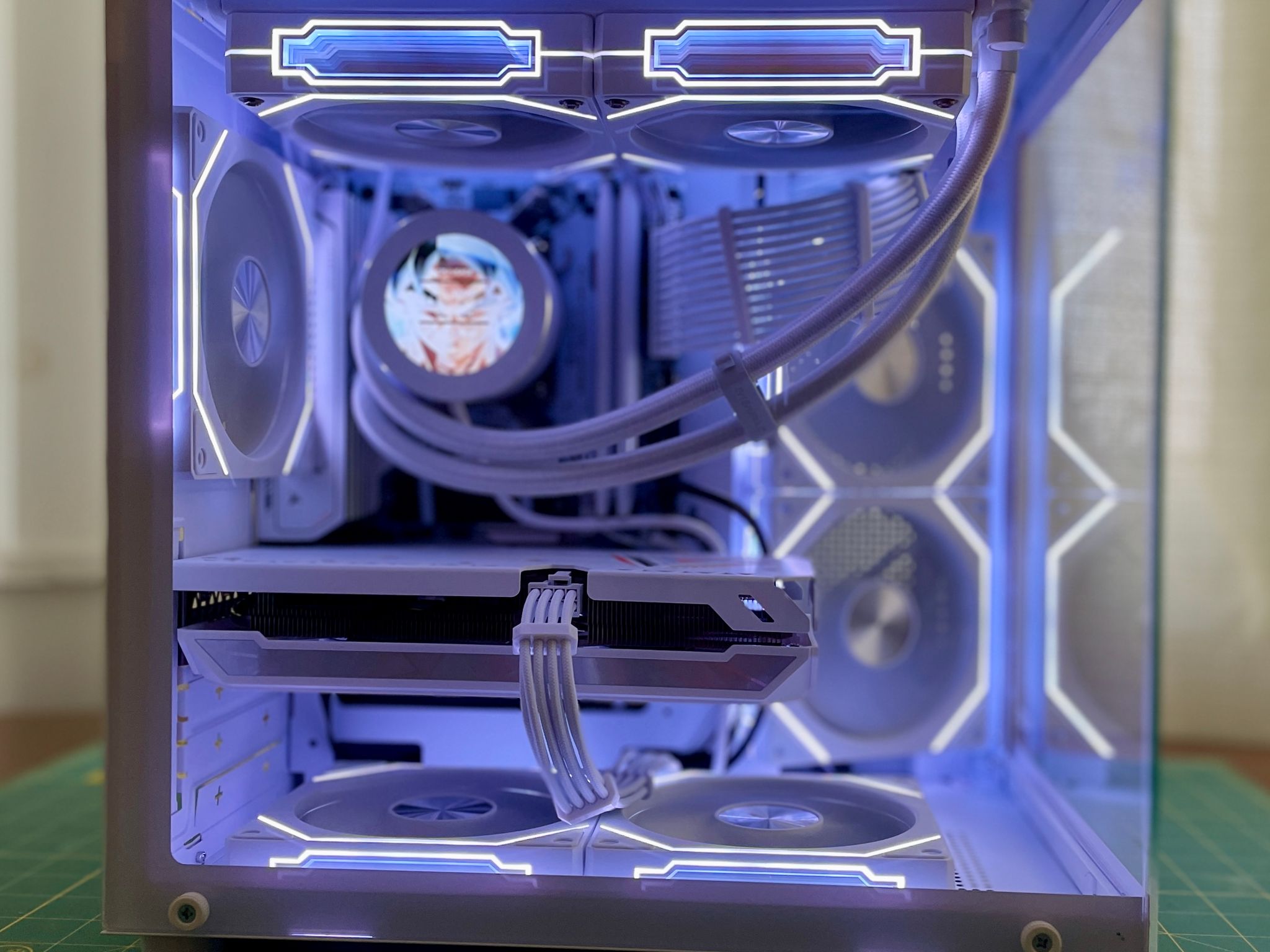 Ryzen 5 7500f | NVIDIA 3060 12GB | 32GB DDR5 RAM | 1 TB nvme SSD | Animated GIF LCD Display