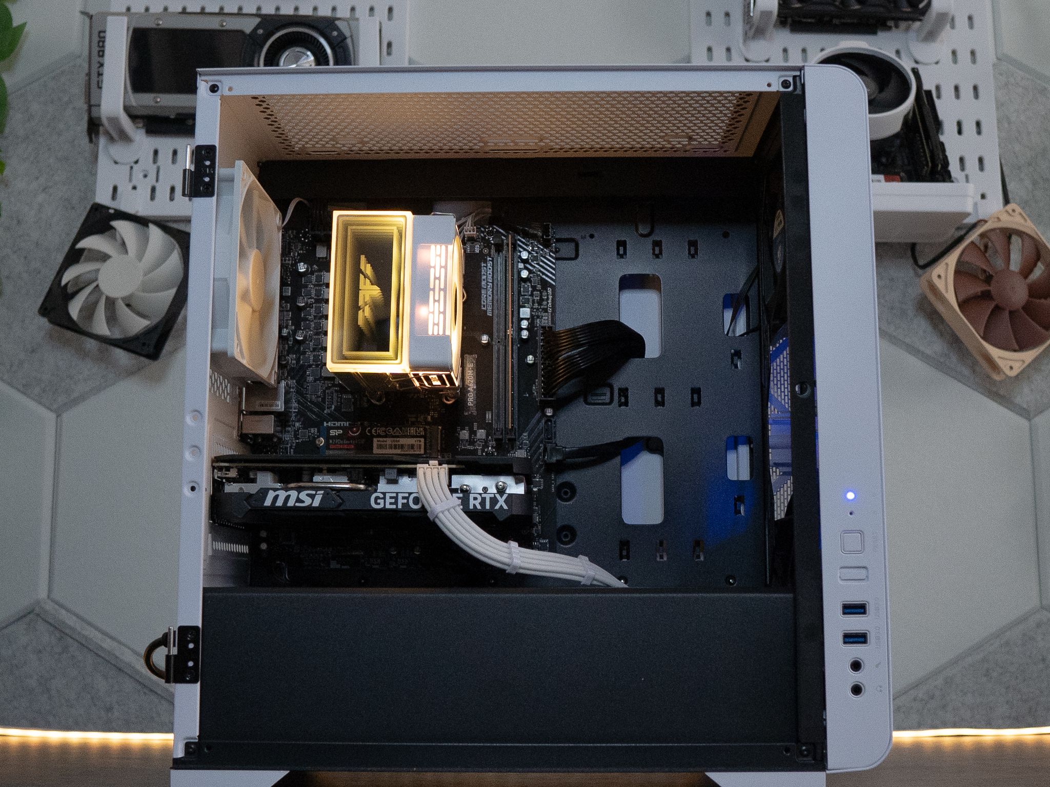 🧊🧊 | MSI RTX 4060Ti | RYZEN 5 7500F | 32GB DDR5 RAM | 1TB NVME SSD + 2TB HDD | Gold Guardian