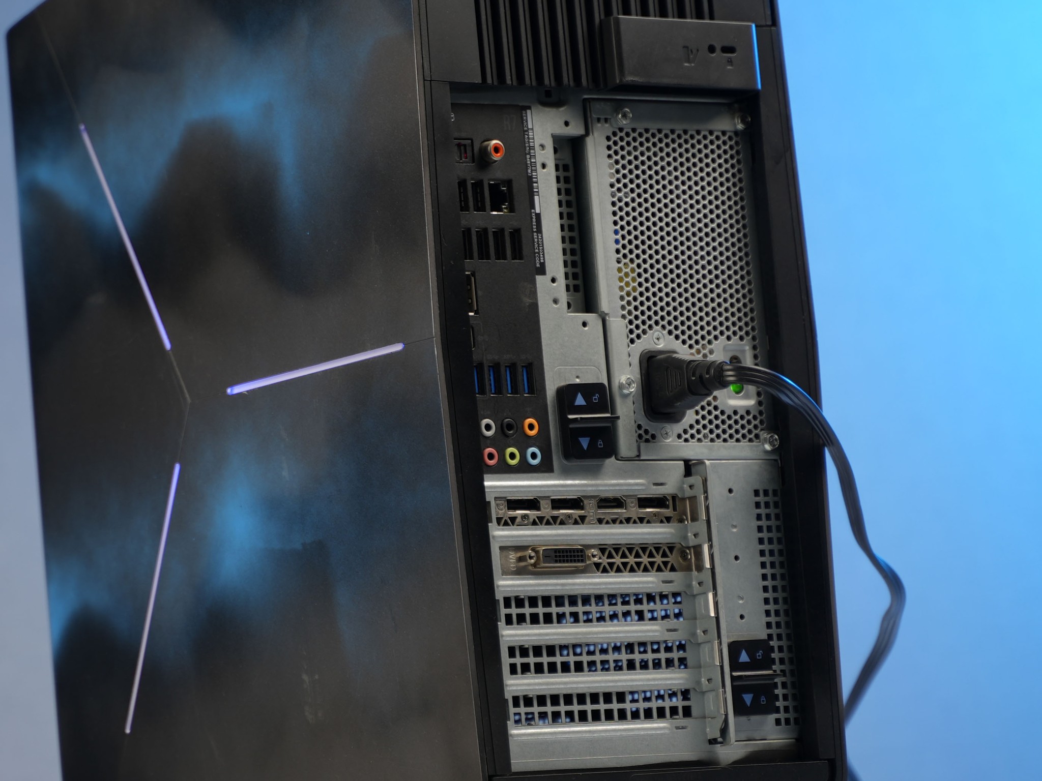 “ALIENS3FORM” GTX 1080 Intel Core i7 8700 16GB .9TB Windows 11 Gaming PC Powerhouse