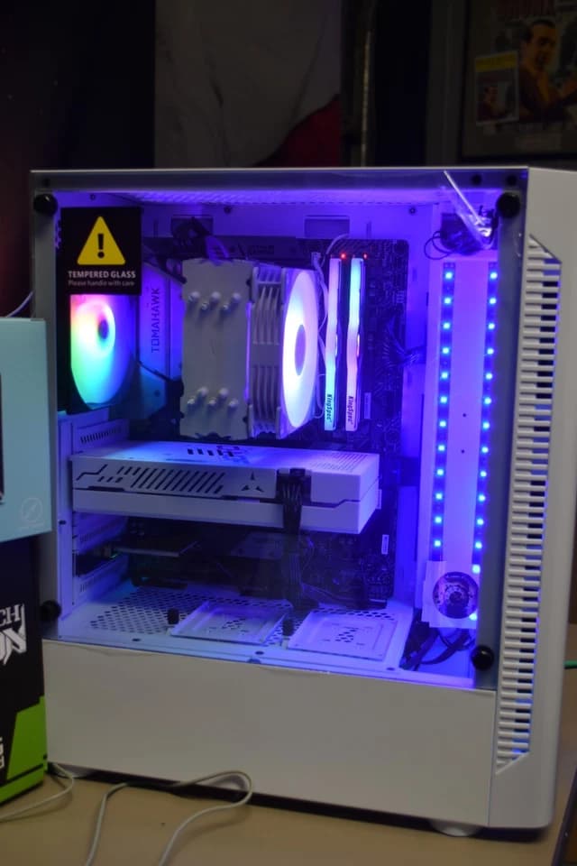 Gaming pc Intel I 5 9400 GPU RX 6600 8 GB 1 TB NVME 32Gb RGB ram 700 Watt PSU
