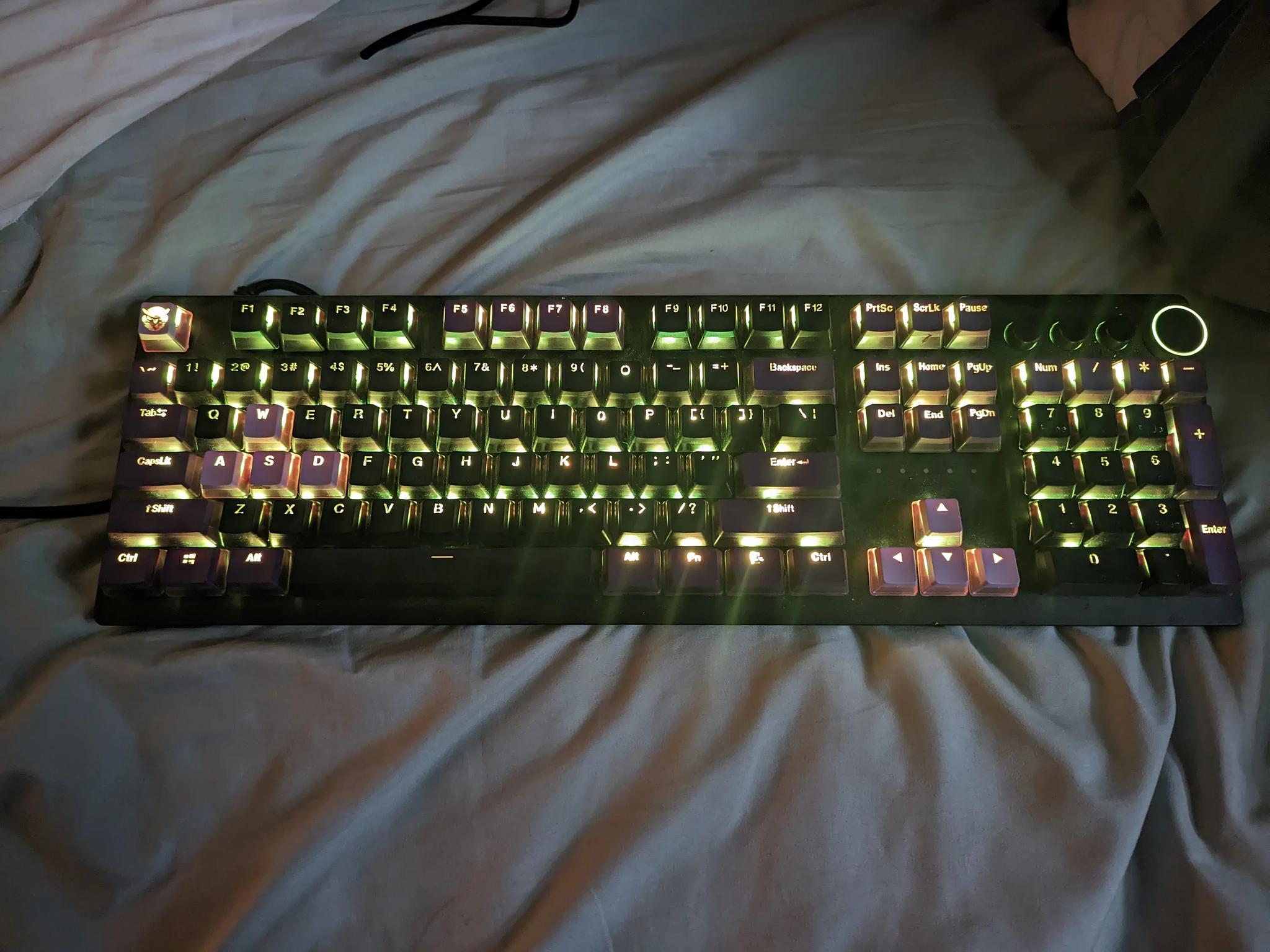 *GREAT CONDITION* Razer Huntsman V2 RGB Mechanical Keyboard + Razer Basilisk V3 RGB Mouse