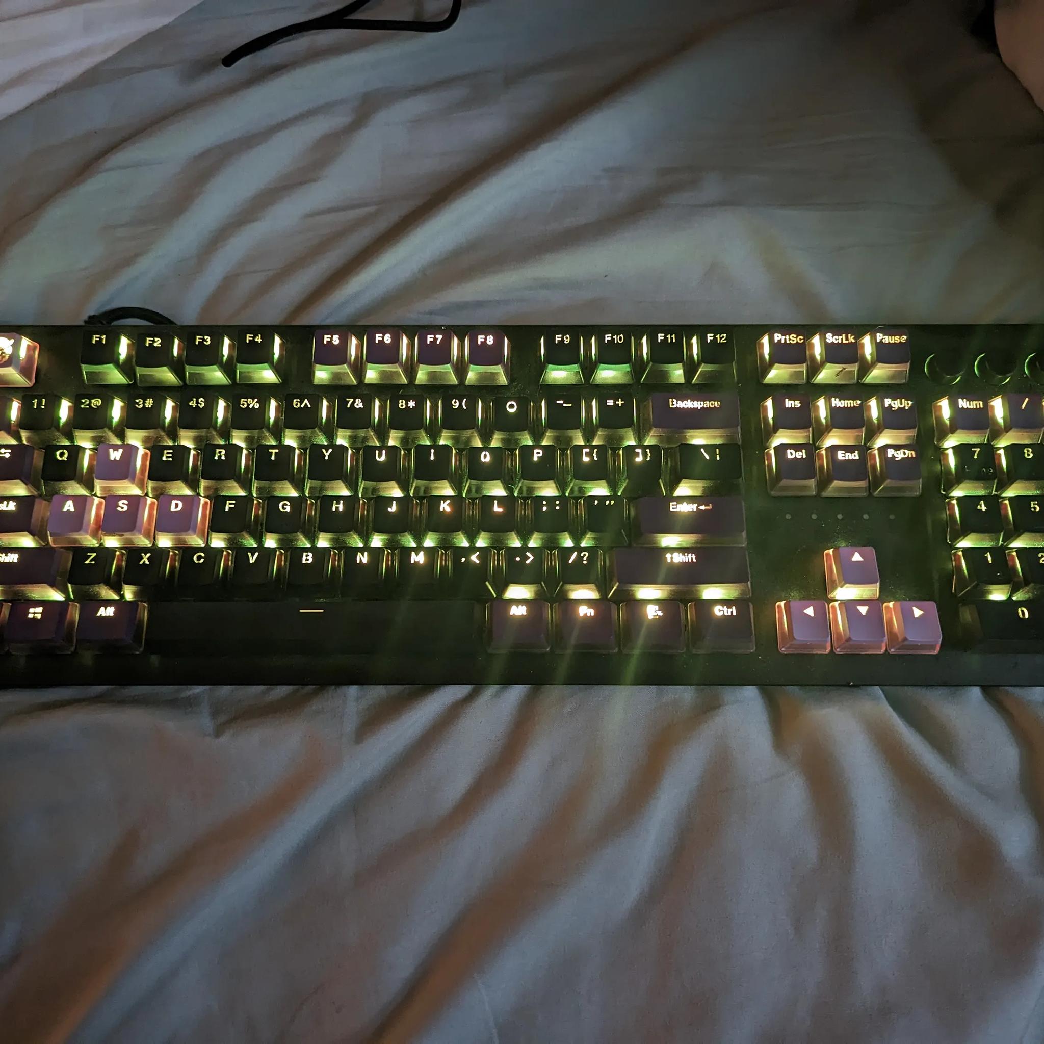 *GREAT CONDITION* Razer Huntsman V2 RGB Mechanical Keyboard + Razer Basilisk V3 RGB Mouse