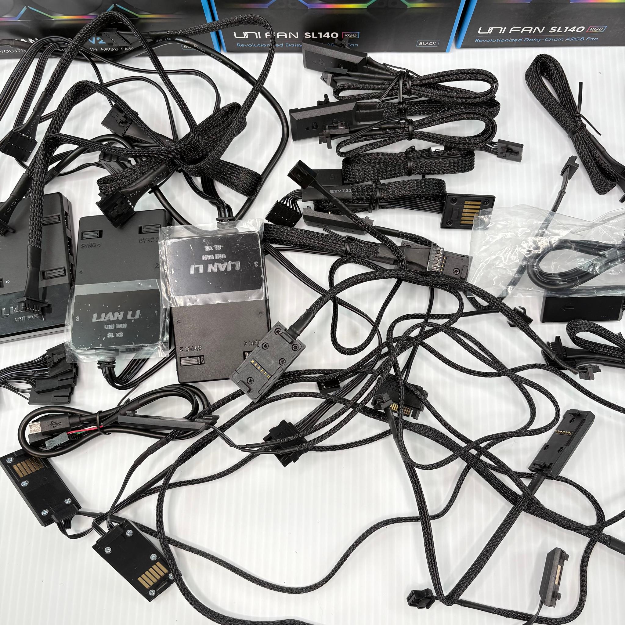 Lian Li UNI FAN Bundle – (4) SL140 + (1) SL120 V2 + Tons of Accessories