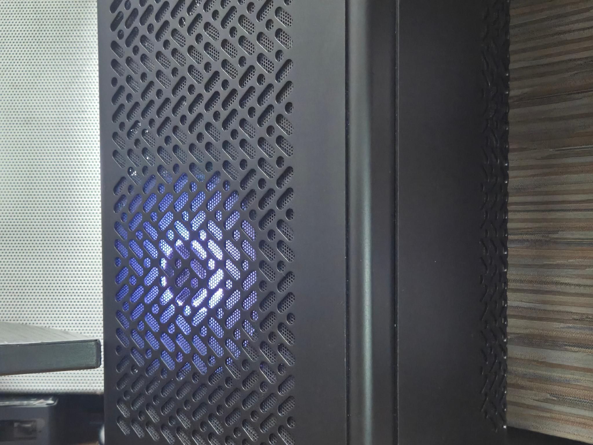 UDGX Shadowstrike RX 6800 - ARGB Stealth ITX