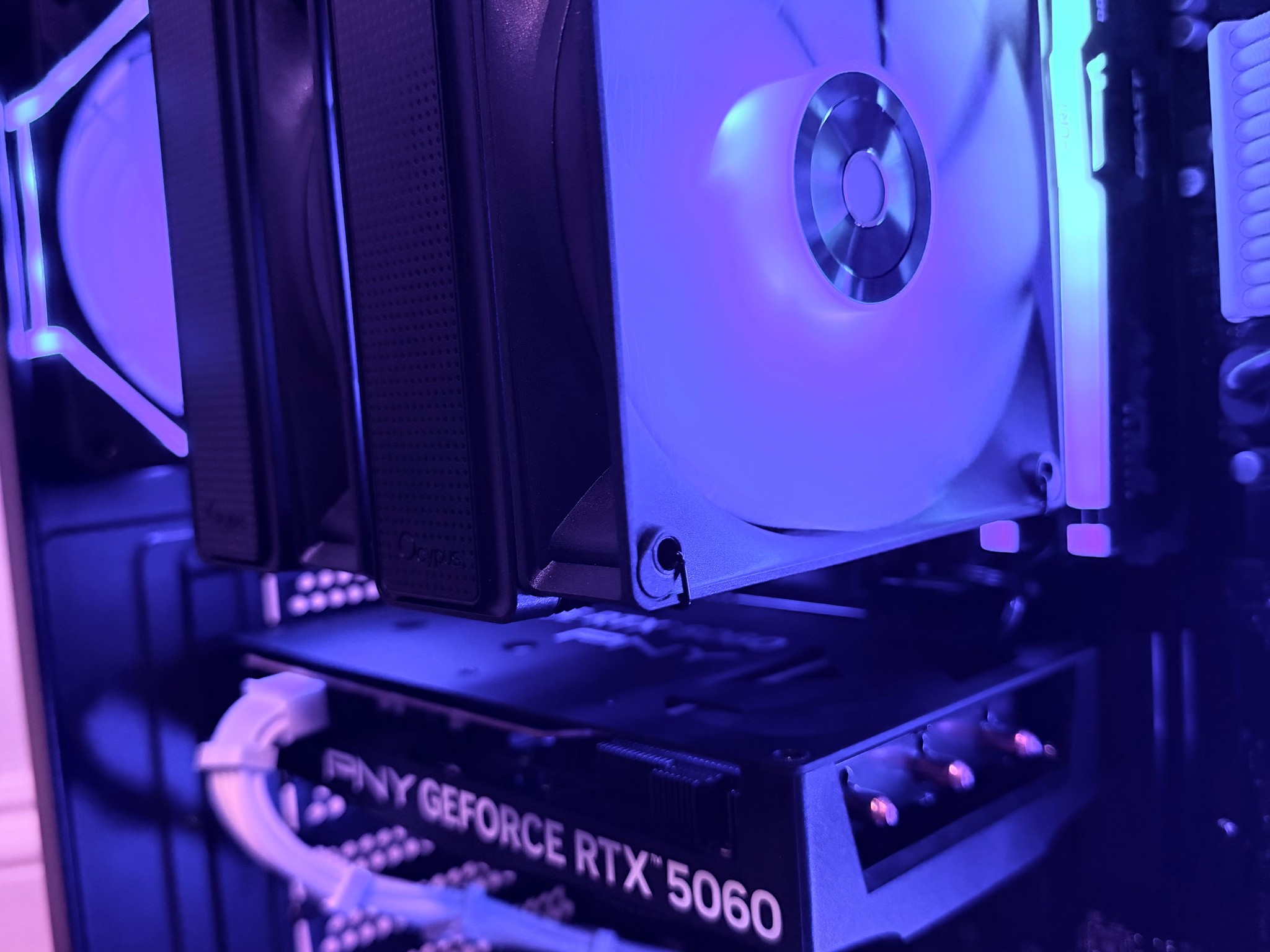 ❄️"Frozen Echo"❄️| 1080/1440p Gaming | Intel Ultra 7 265k | RTX 5060 | 16B DDR5 | 1tb Storage