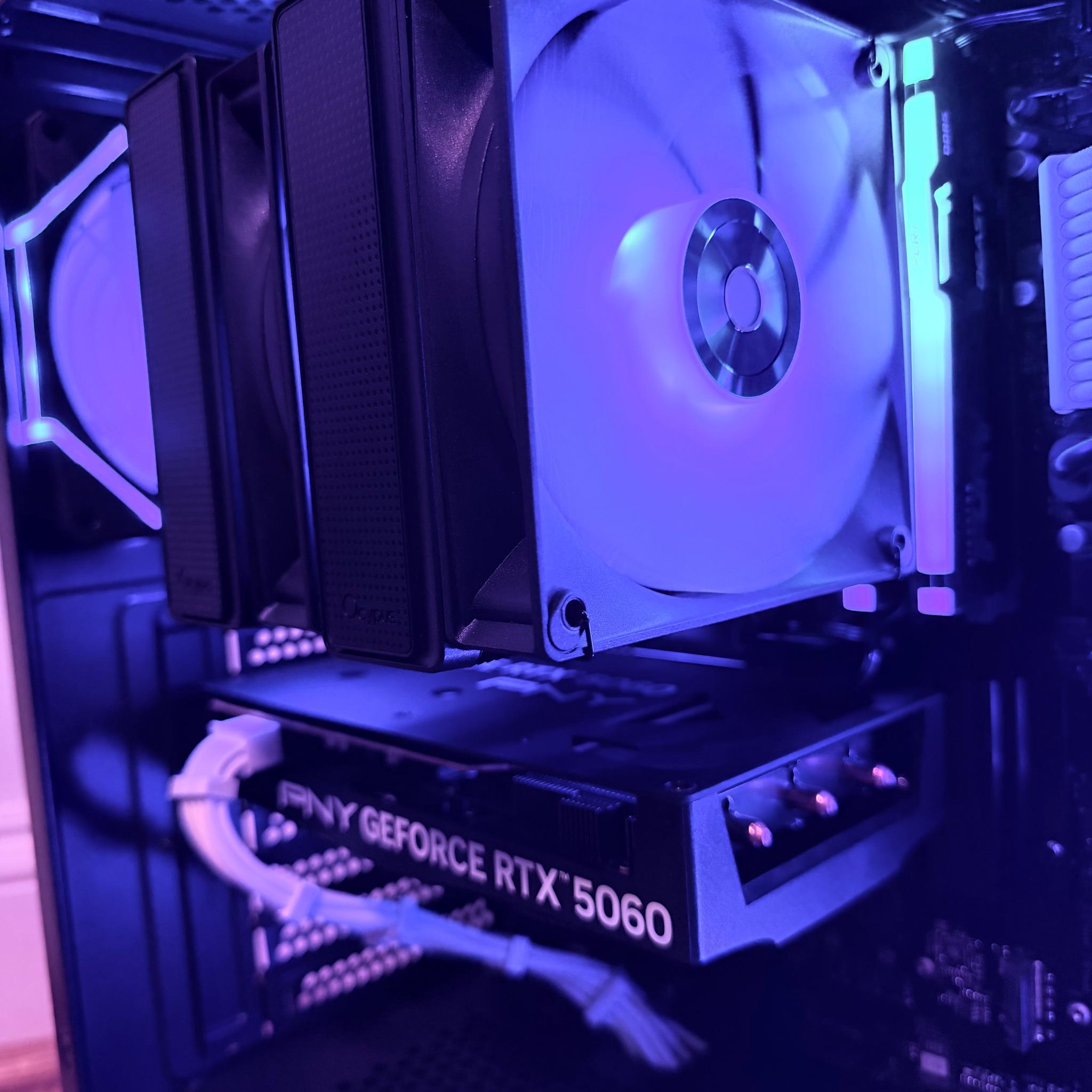 ❄️"Frozen Echo"❄️| 1080/1440p Gaming | Intel Ultra 7 265k | RTX 5060 | 16B DDR5 | 1tb Storage