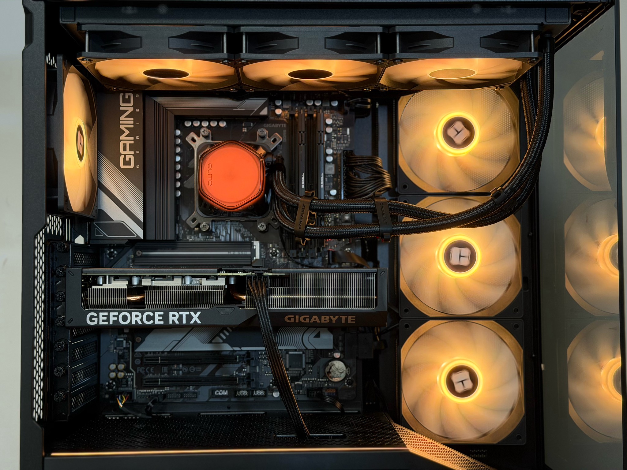 RTX 4070 | Ryzen 5 7600X | 32GB DDR5-6000 | B650 | 2TB SSD | 750W PSU