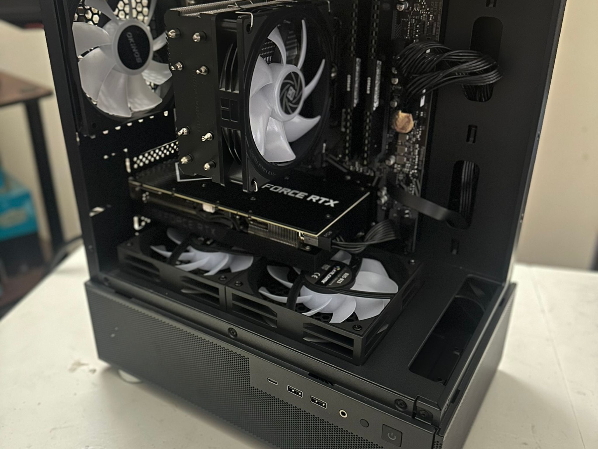 Ryzen 5 5500 / RTX 3060 Ti / 512GB NVME / 16GB RAM