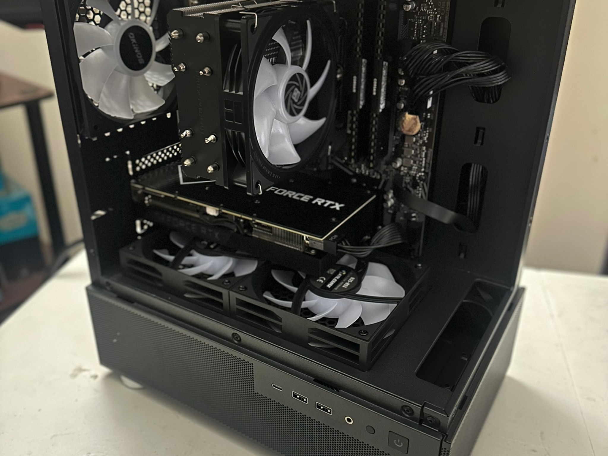 Ryzen 5 5500 / RTX 3060 Ti / 512GB NVME / 16GB RAM