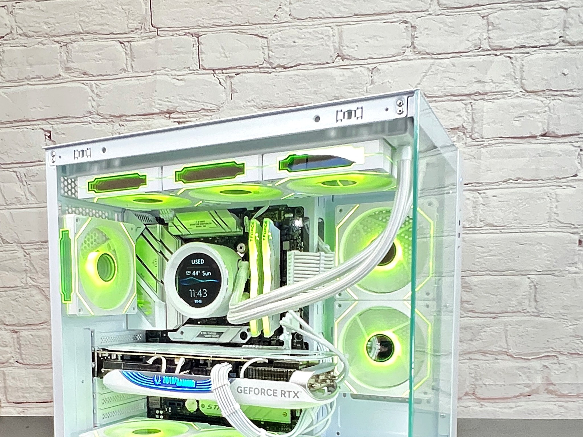 RTX 4080 Super Ryzen 7 7800X3D 32GB DDR5 RAM 4TB M.2 Gaming PC 🤯