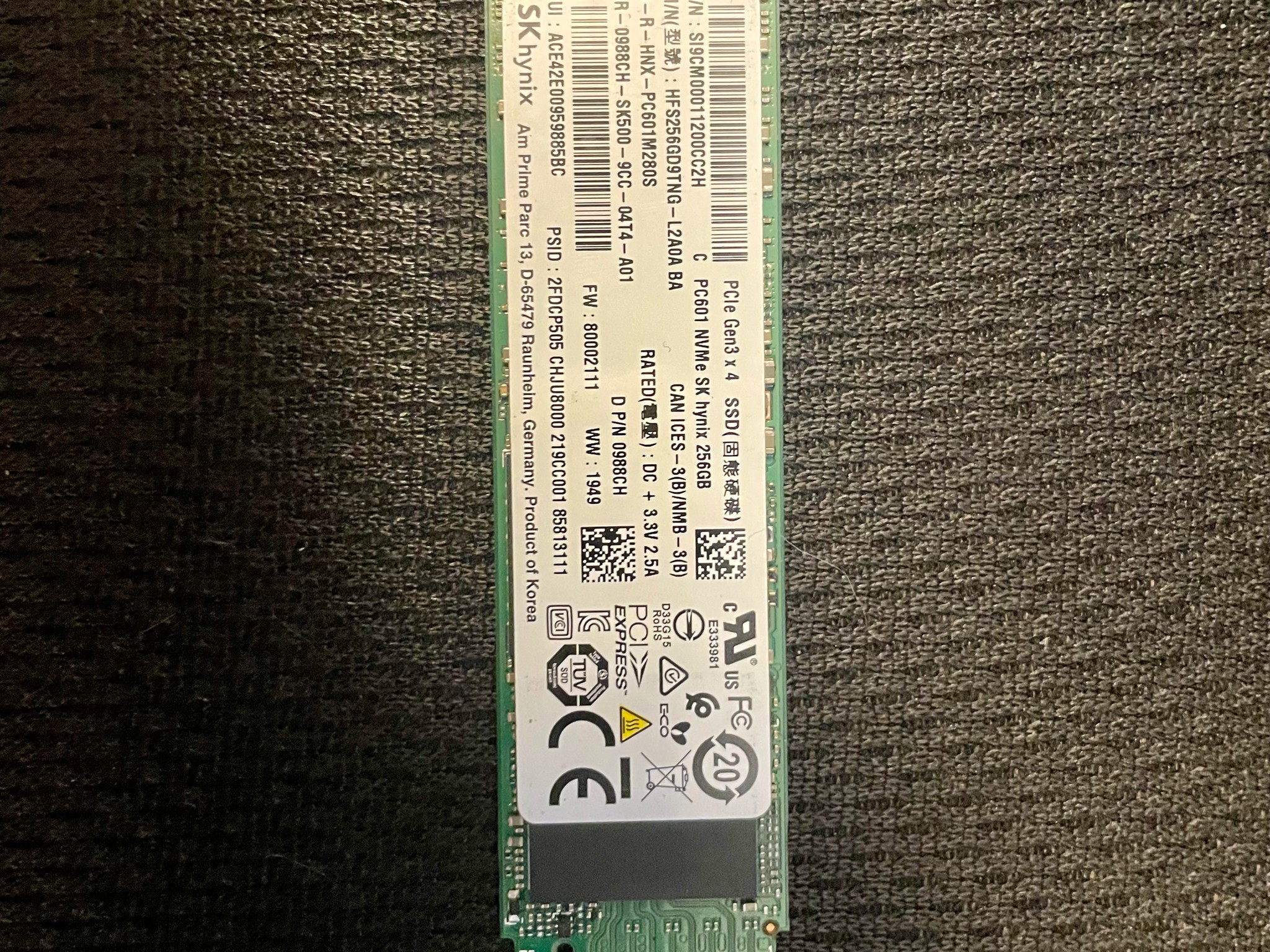 256GB NVMe SSD Gen3 x 4