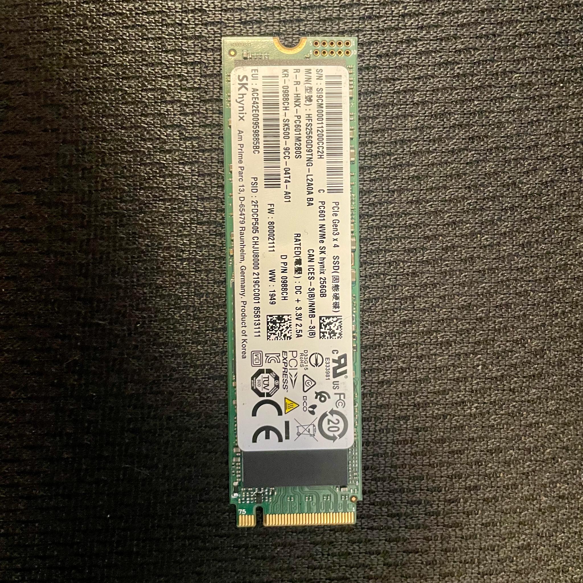 256GB NVMe SSD Gen3 x 4