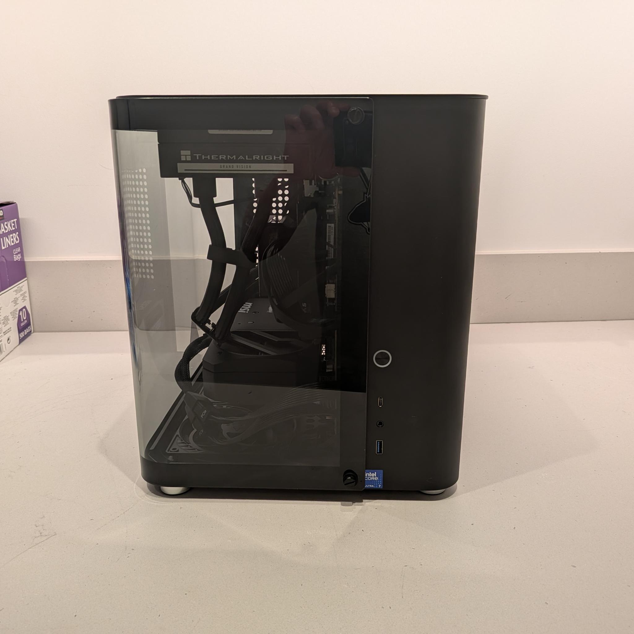 Bomb Devil Blackout - RTX 5070, Intel Core Ultra 7 265K, 32 GB DDR5, 2 TB Gen 5 NVME, Liquid Cooled