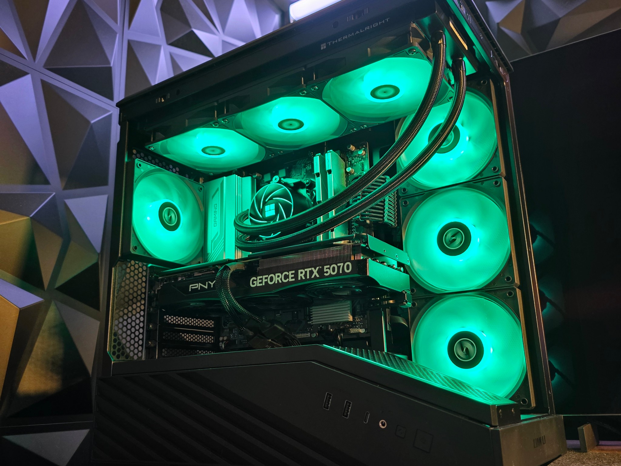 RTX 5070 + RYZEN 5 7600 DDR5 PC