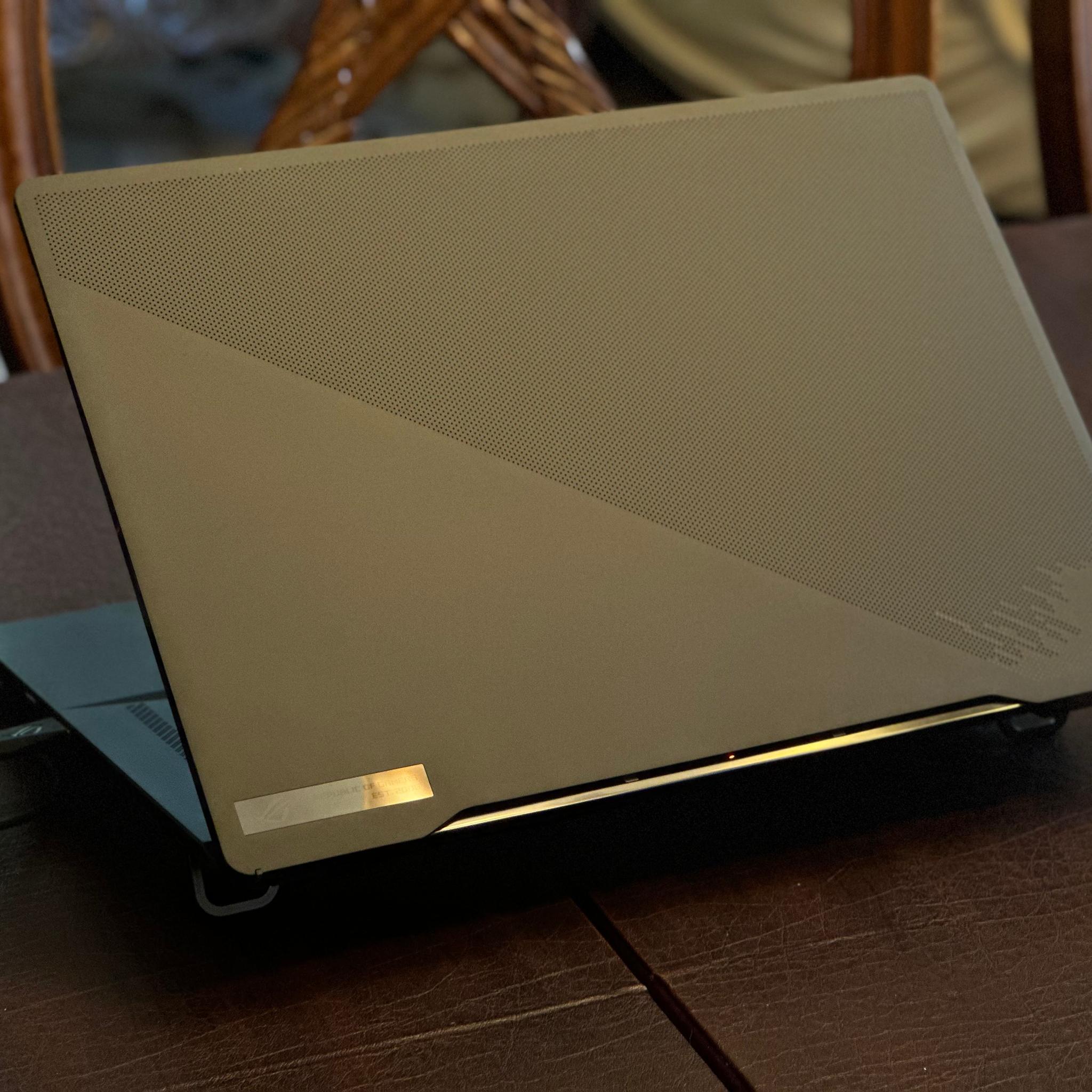 ASUS ROG Zephyrus M16 16” 240Hz 1600p RTX 4070 13900H 32GB Gaming Laptop w/ Mouse and Bag