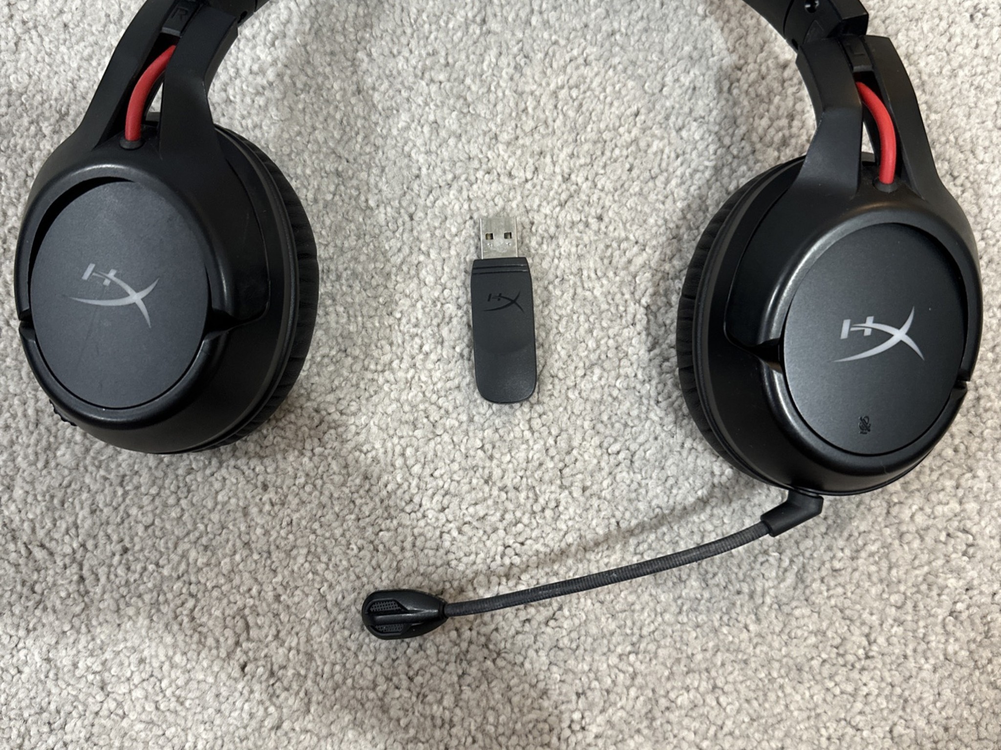 HyperX - Cloud Flight Wireless Gaming Headset for PC, PS4 PS5 - Black/Red
