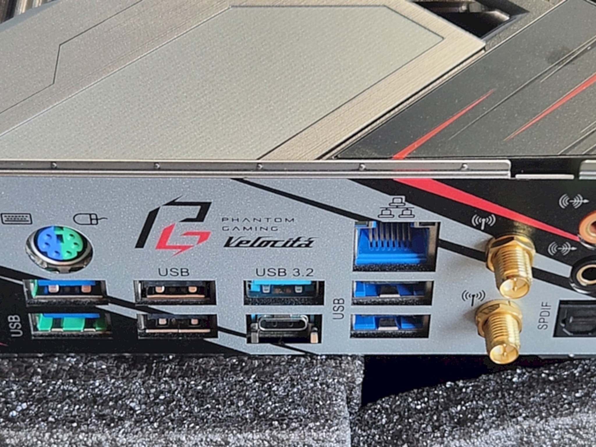 ASrock B550 PG Velocita + Intel AX210 Wifi 6E card + Asus Wifi 6E antenna
