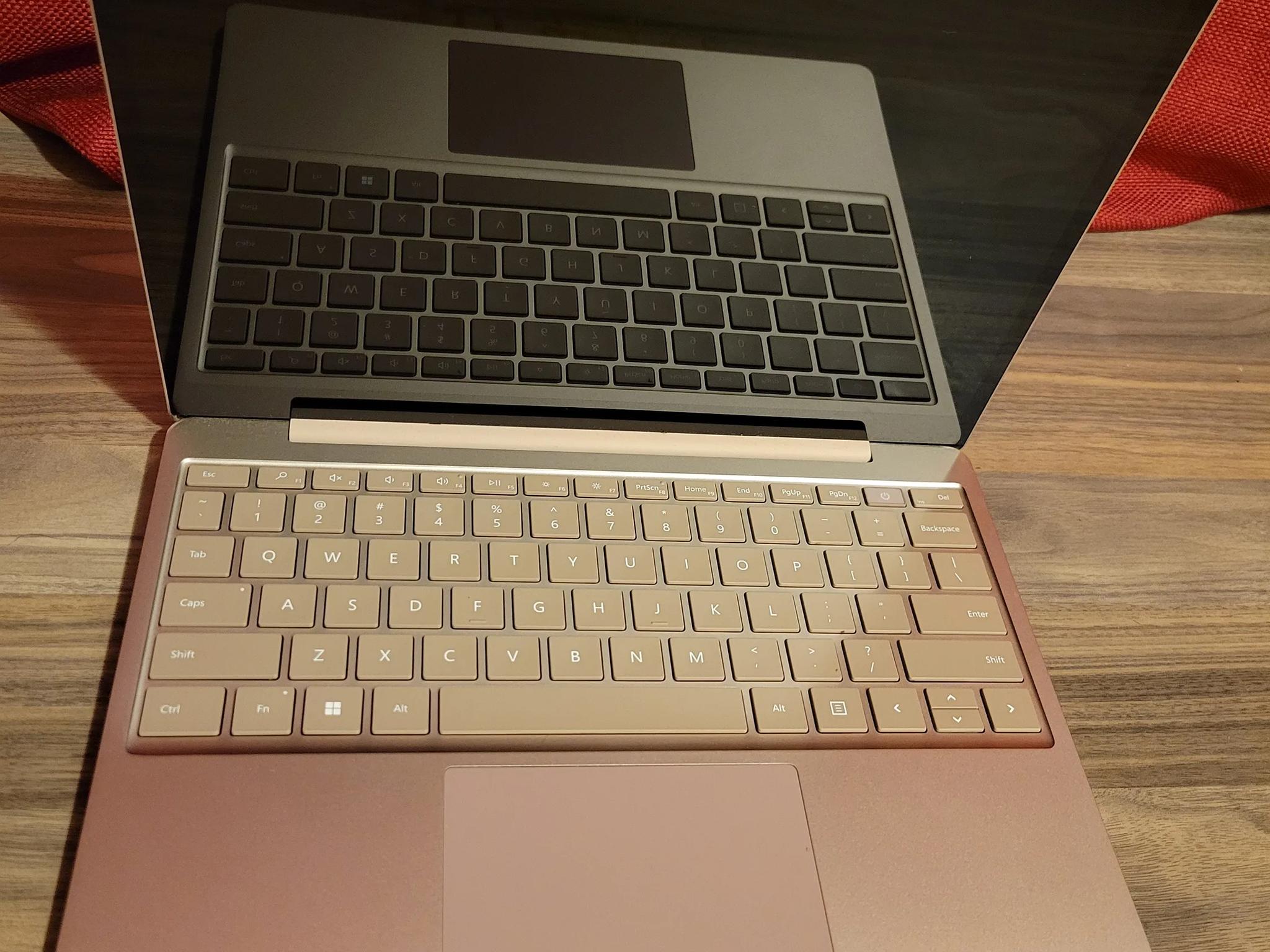 Microsoft Surface Laptop Go 2 - intel i5 11th gen. - 256gb ssd - 12.4" touch screen