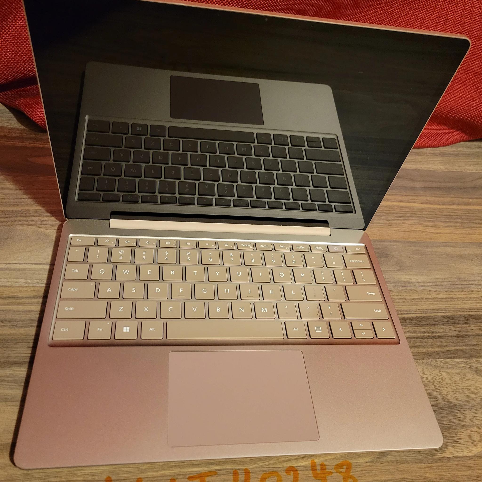 Microsoft Surface Laptop Go 2 - intel i5 11th gen. - 256gb ssd - 12.4" touch screen