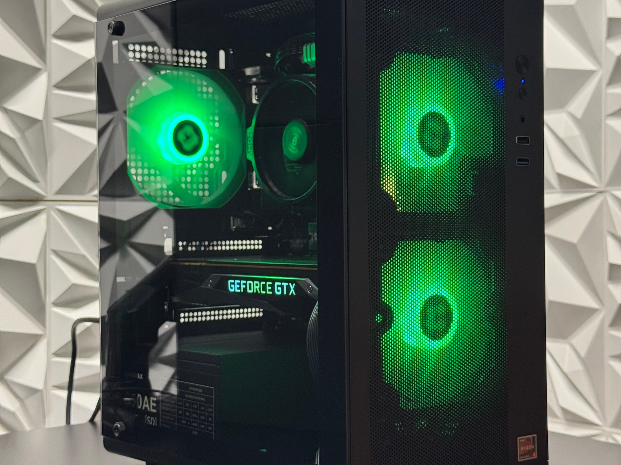 Gtx 1080, Ryzen 5 5500, 16GB ram, 500GB Samsung ssd, 650w psu, arc raiders, fortnite, R6, BF6