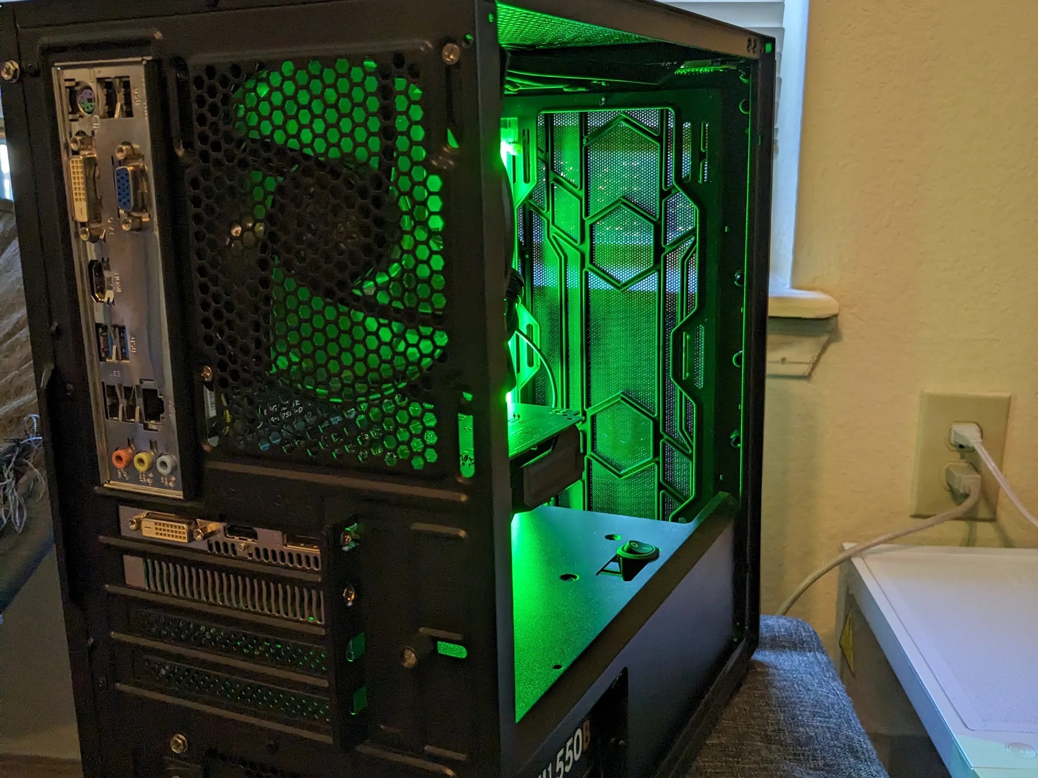 FREE SHIP|| "Neon Moon"|| i5-3470, 16GB RAM, RX 560 2GB, 480GB SSD (READ DESCRIPTION)