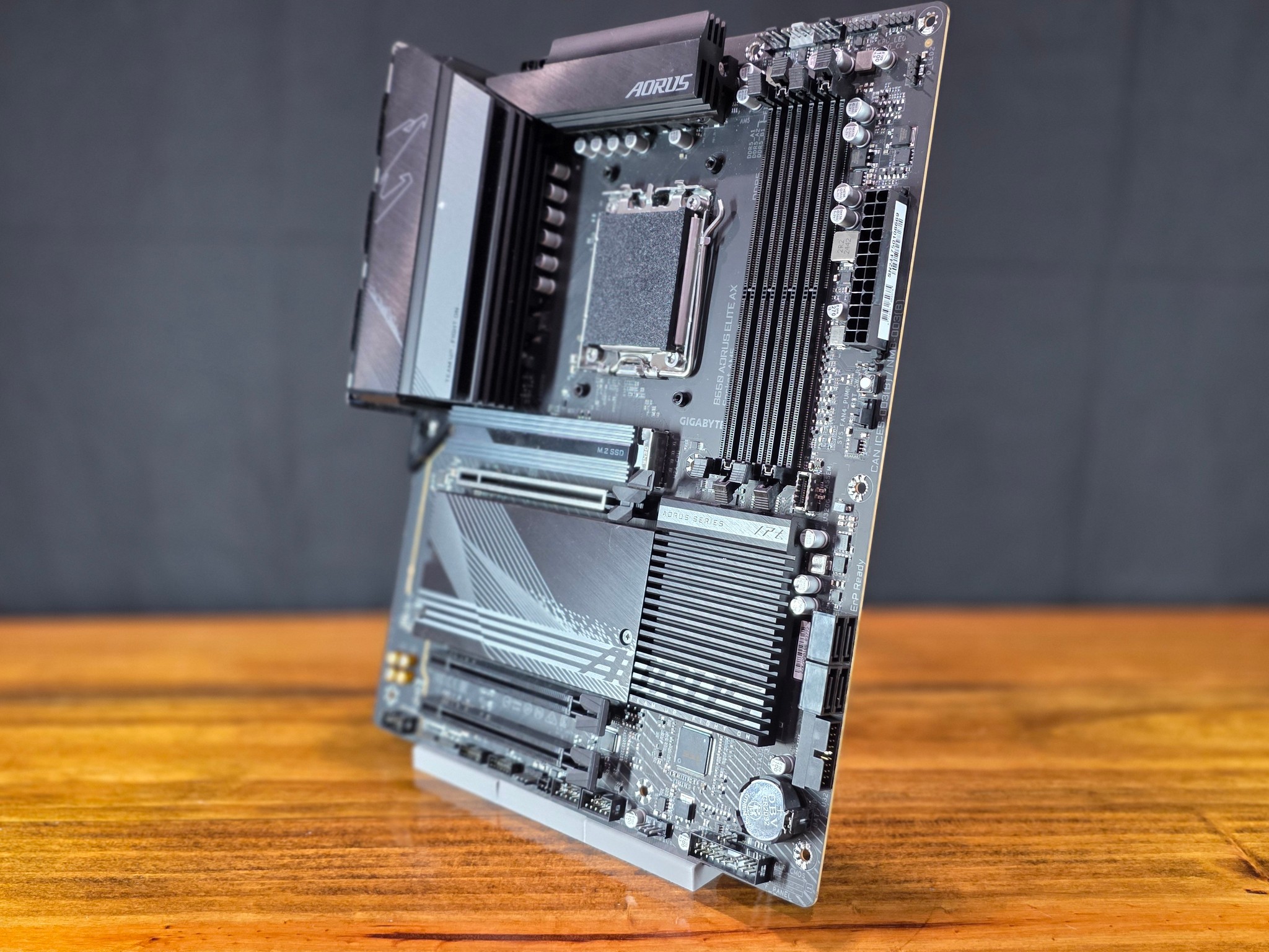 Gigabyte B650 Aorus Elite AX AM5 - FOR PARTS