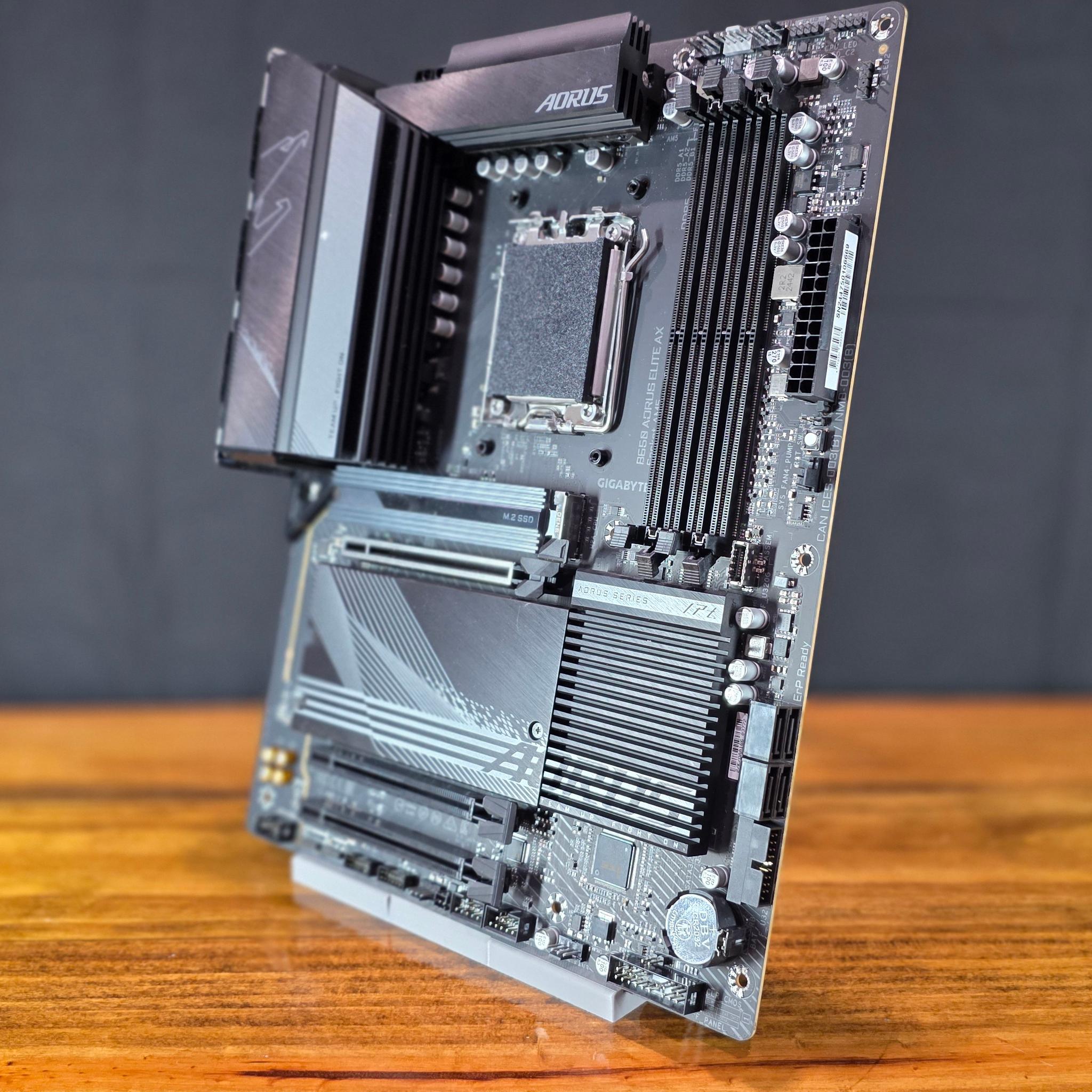 Gigabyte B650 Aorus Elite AX AM5 - FOR PARTS