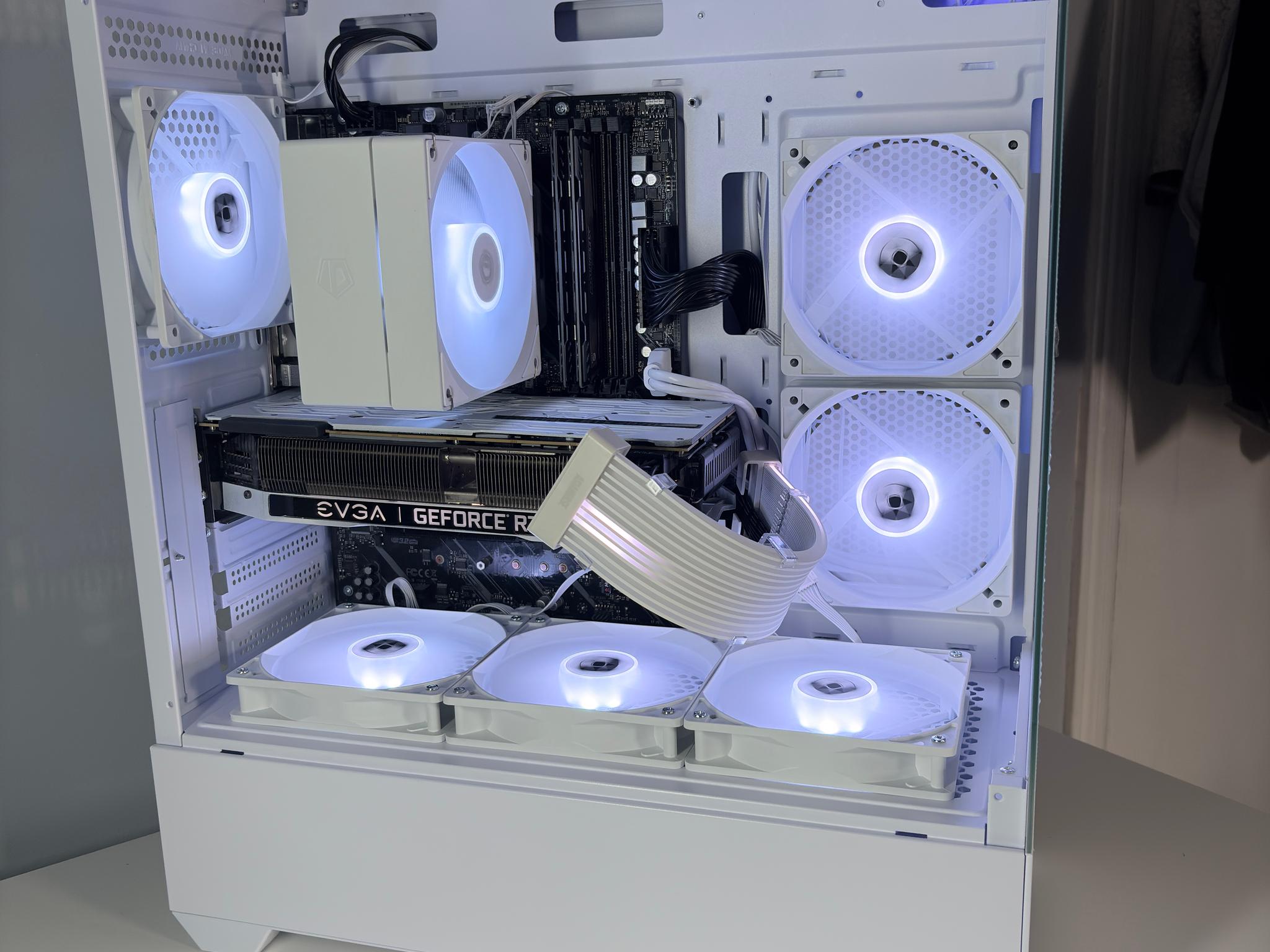 White Gaming PC Build / Ryzen 5 + 2070Super / SSD / Ready to play!