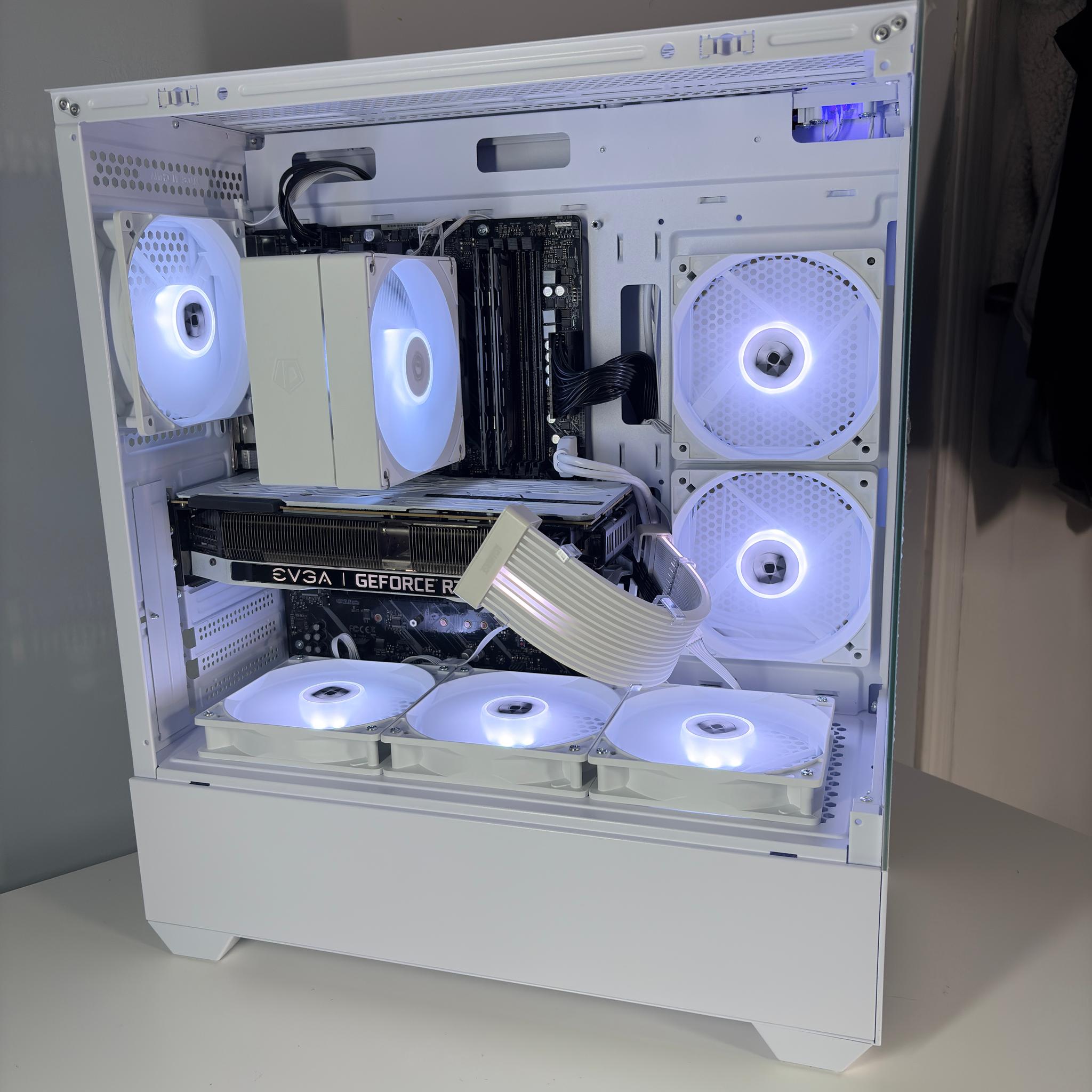 White Gaming PC Build / Ryzen 5 + 2070Super / SSD / Ready to play!