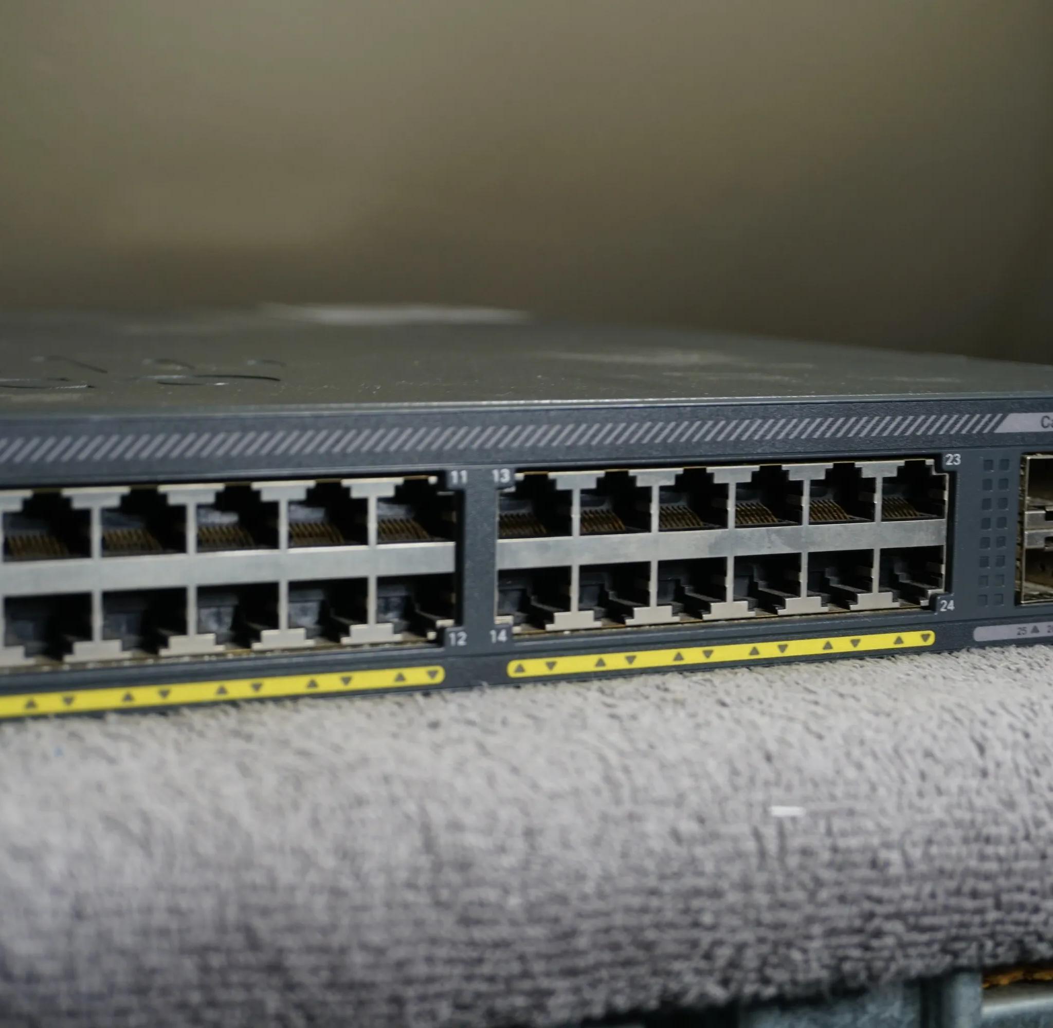 Cisco Catalyst 2960X (WS-C2960X-24PS-L) 24-Port Rack-Mountable Switch Managed