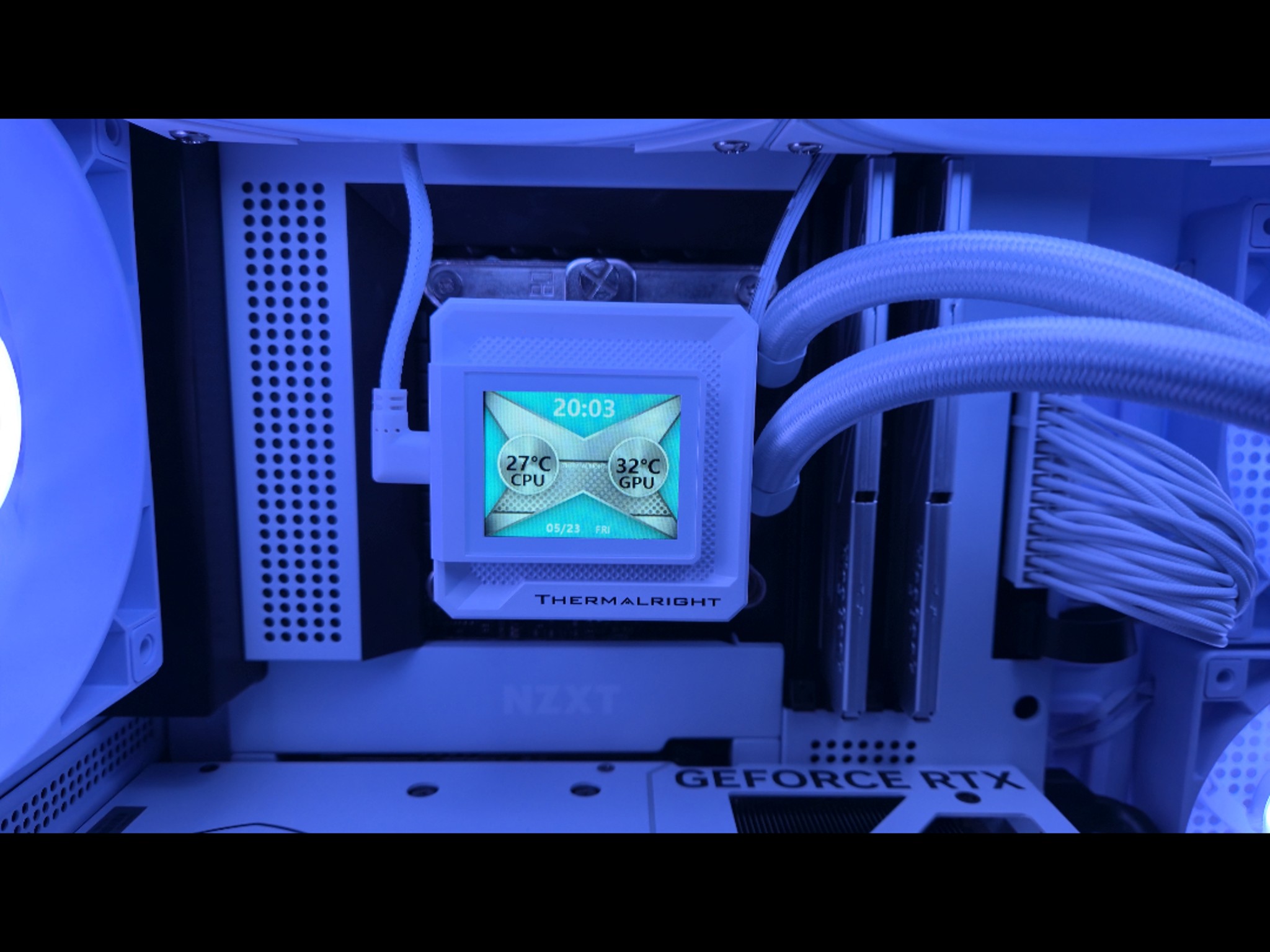 Whiteout Gaming PC - i5 14600K - RTX 5070 - 32GB DDR5 6000 - LCD Cooler - BeZ Tech Custom