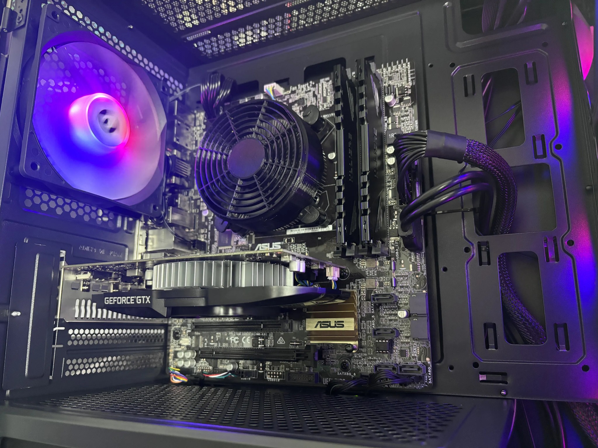 ⚫⚪| GTX 1650 4GB | INTEL i5 6600 | 16GB DDR4 RAM | 1TB NVME SSD | Silver Bullet |