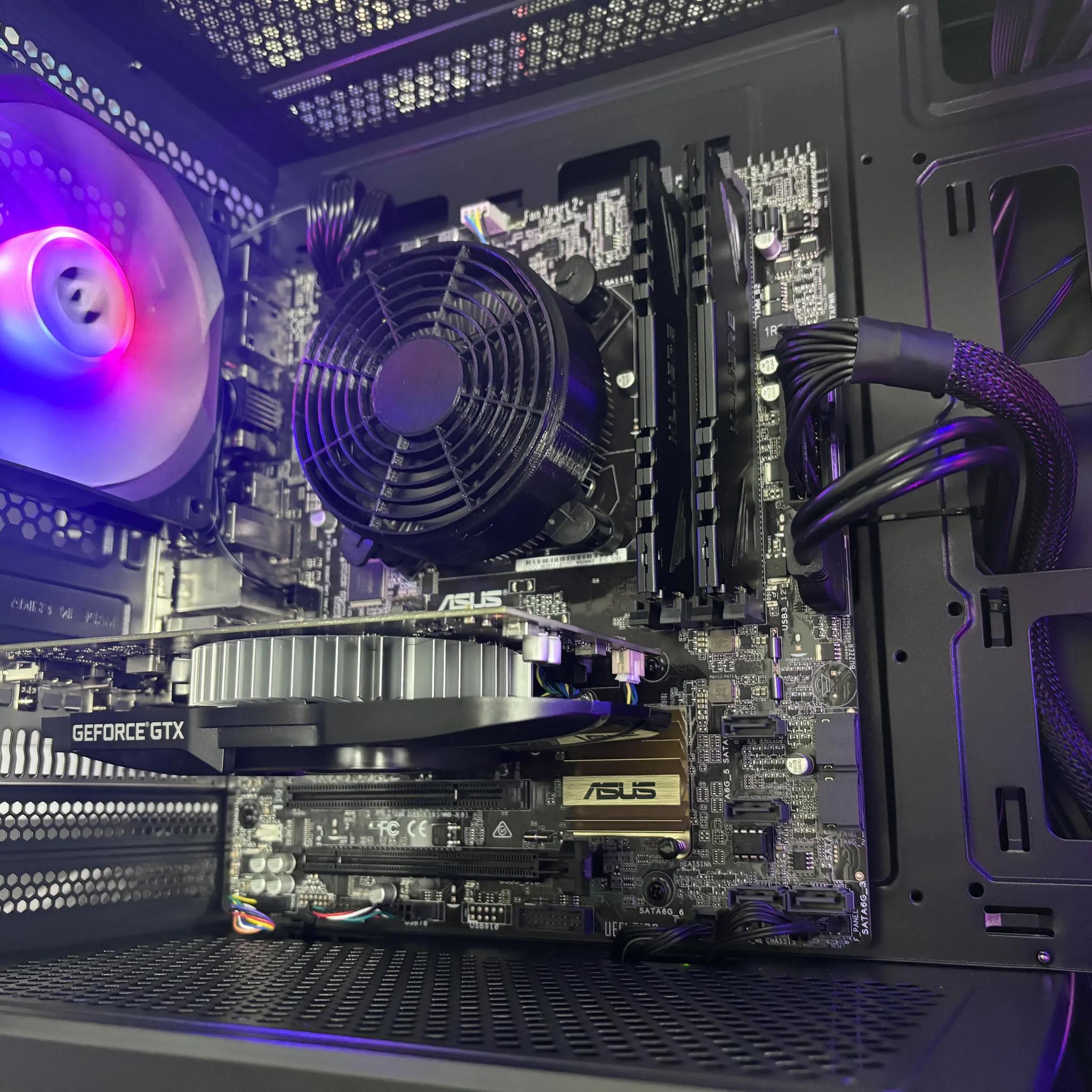 ⚫⚪| GTX 1650 4GB | INTEL i5 6600 | 16GB DDR4 RAM | 1TB NVME SSD | Silver Bullet |