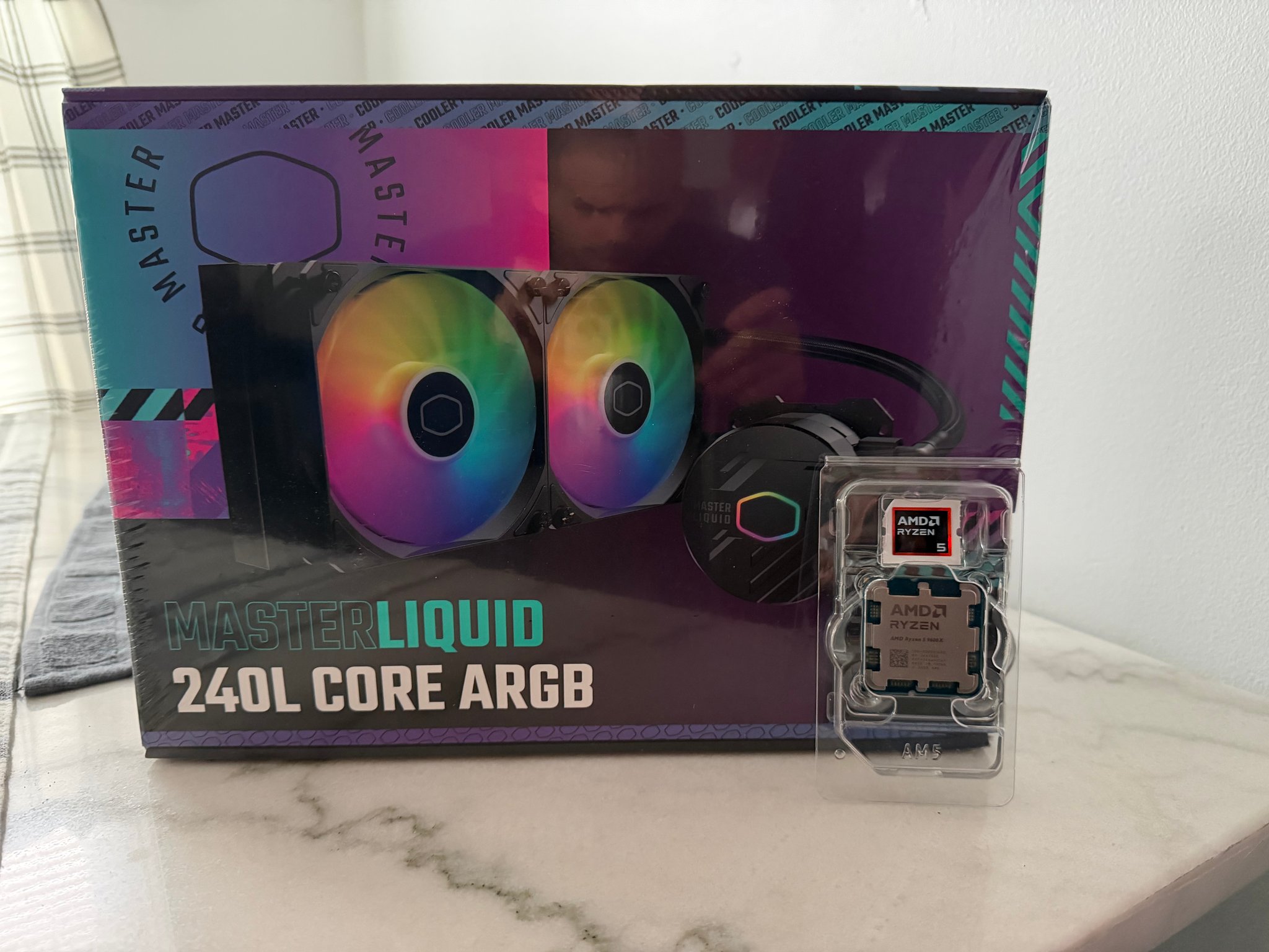 AMD Ryzen 5 9600X with AIO