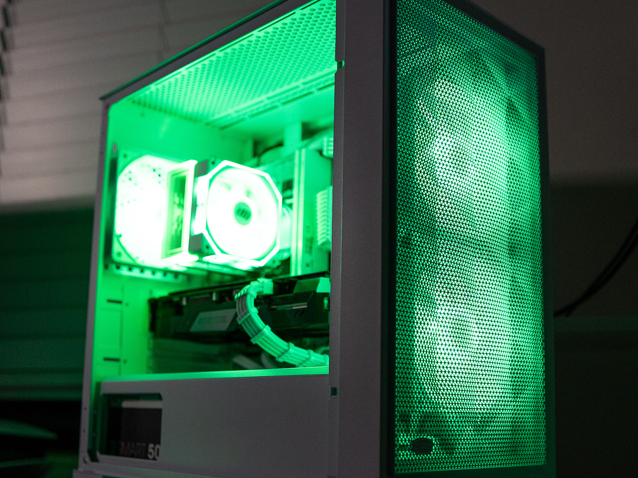 ❄️🌨 | RX 5600XT | INTEL XEON E5-2630 V4 | 16GB DDR4 RAM | 256GB NVME + 2TB HDD | Arctic Freeze 3.0
