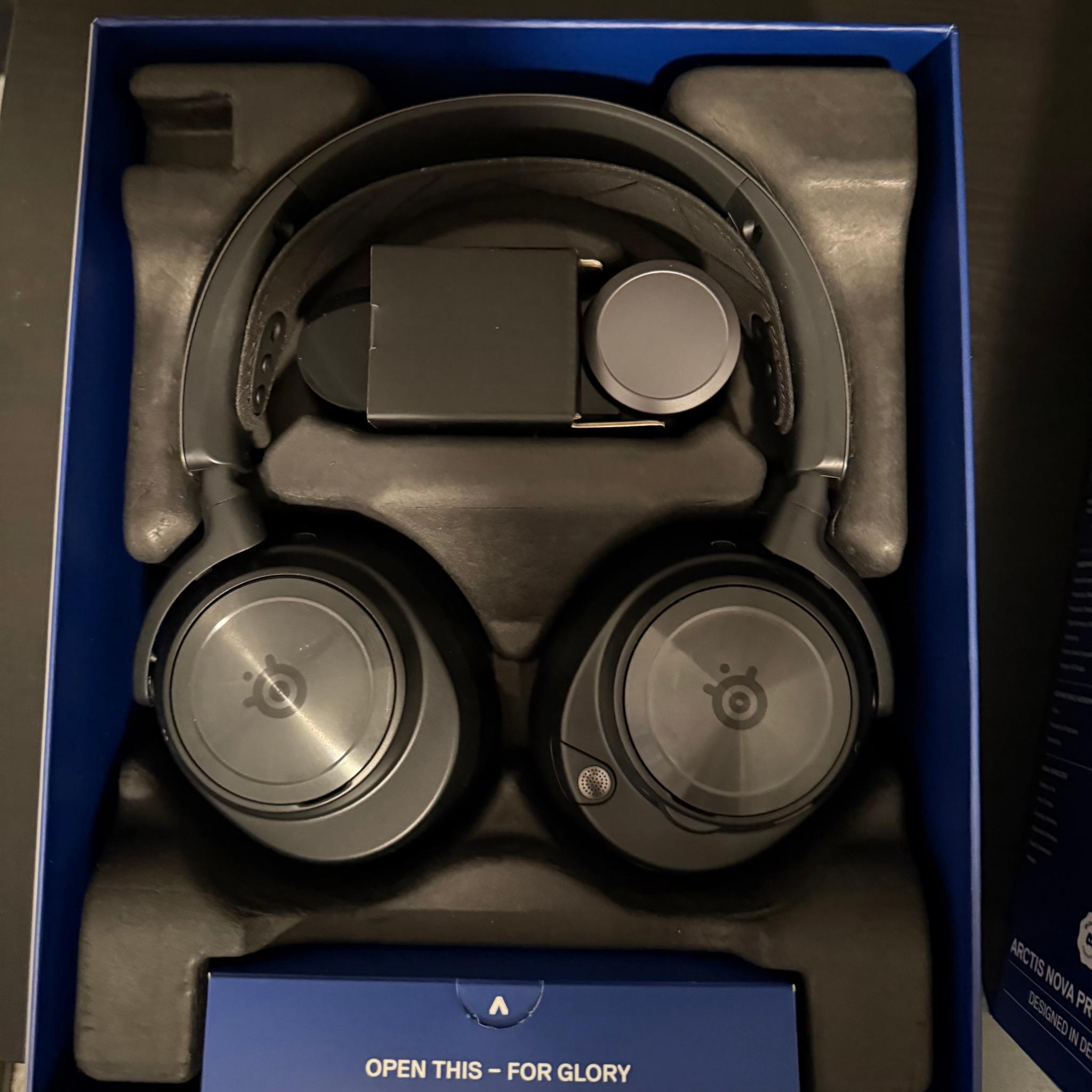 SteelSeries Arctis Nova Pro Wireless